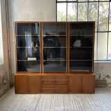 Mahey bookcase in elm and XXL brass