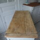 Buffet parisien vintage patiné gris perle, plateau bois.
