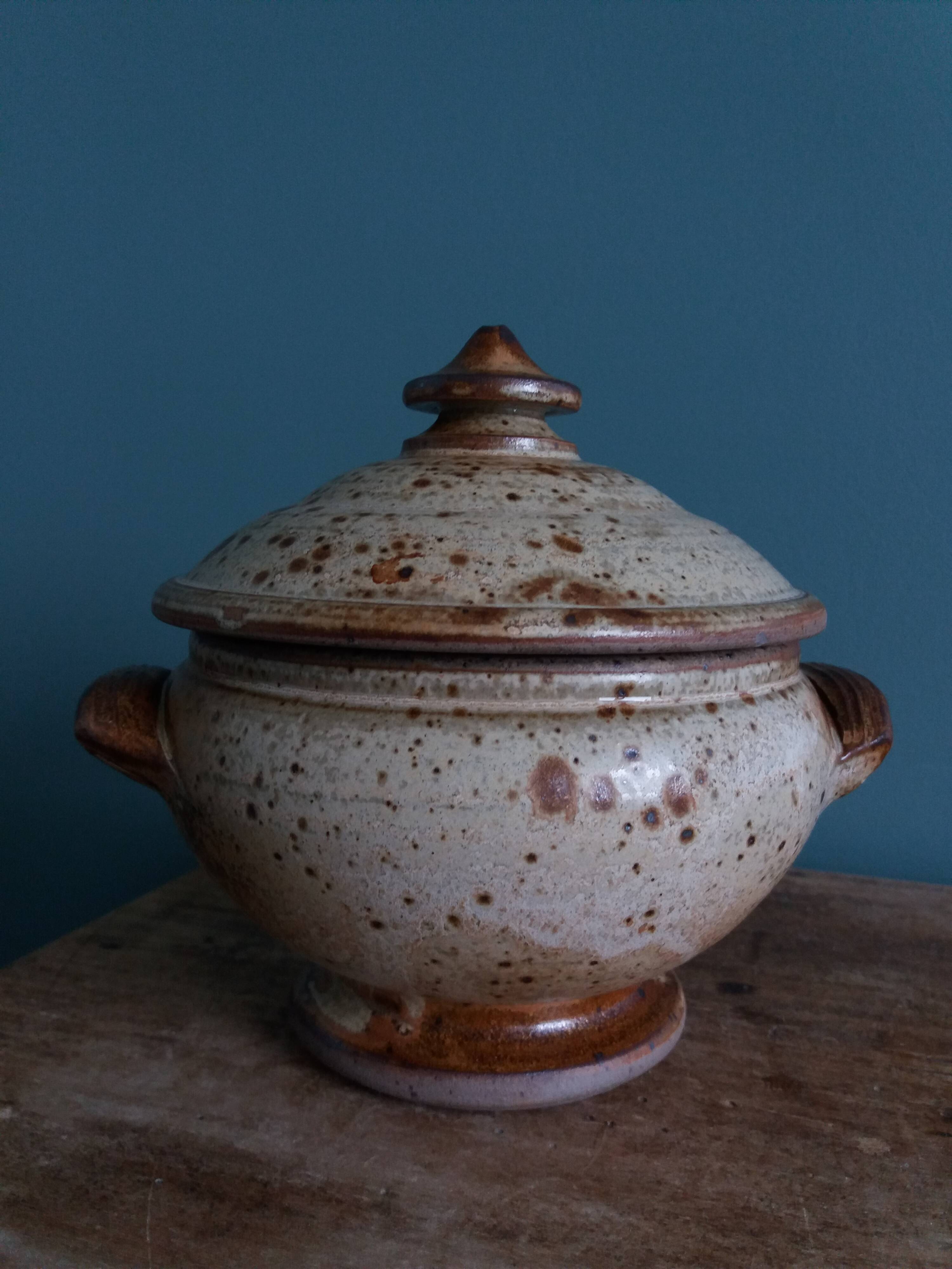 Covered sugar bowl in Puisaye stoneware signed Jean-Pierre Prud'homme