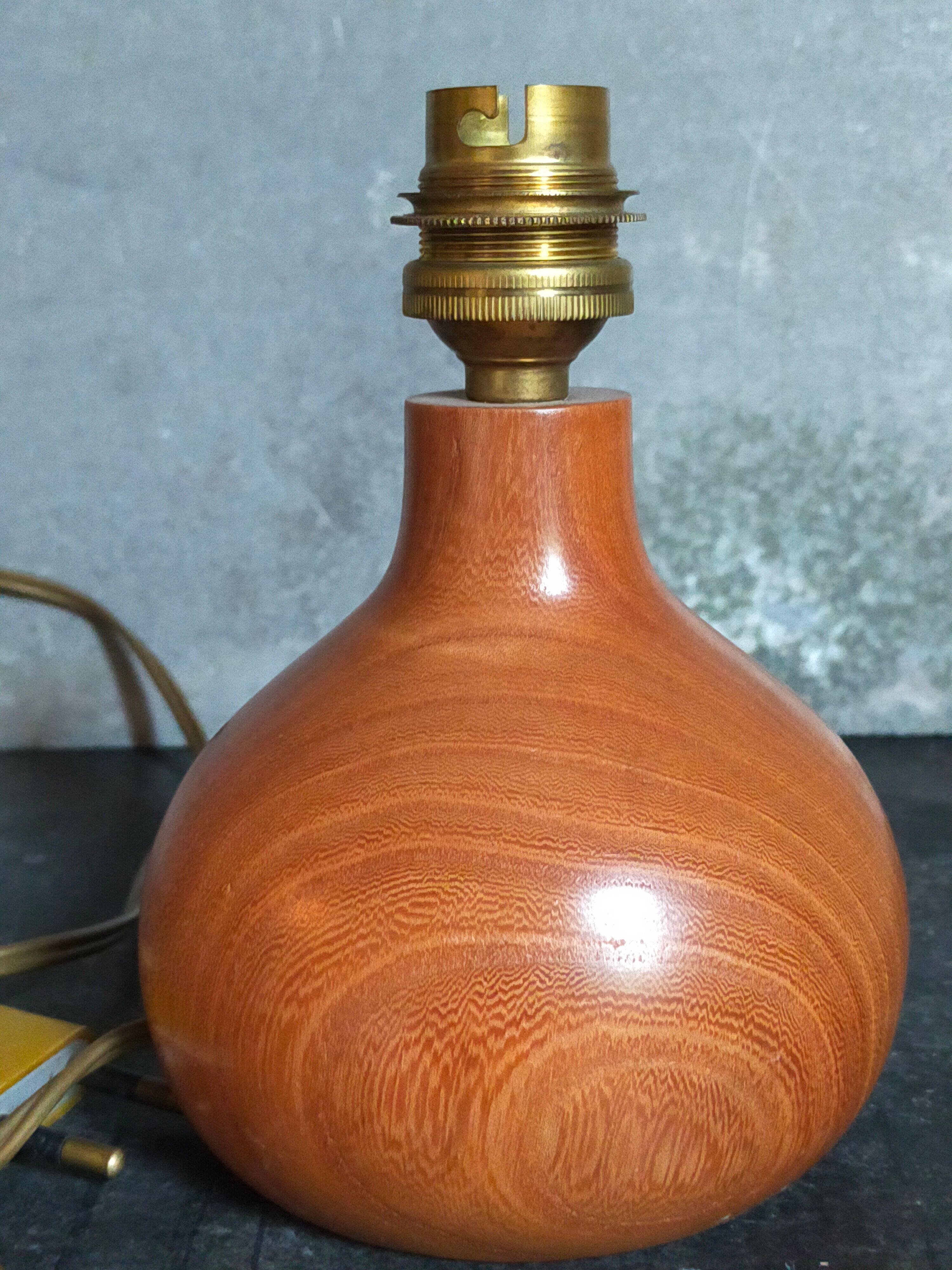 Lampe de chevet en bois vintage