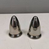 Un magnifique ensemble sel et poivre en acier inoxydable, style space age des années 1980.