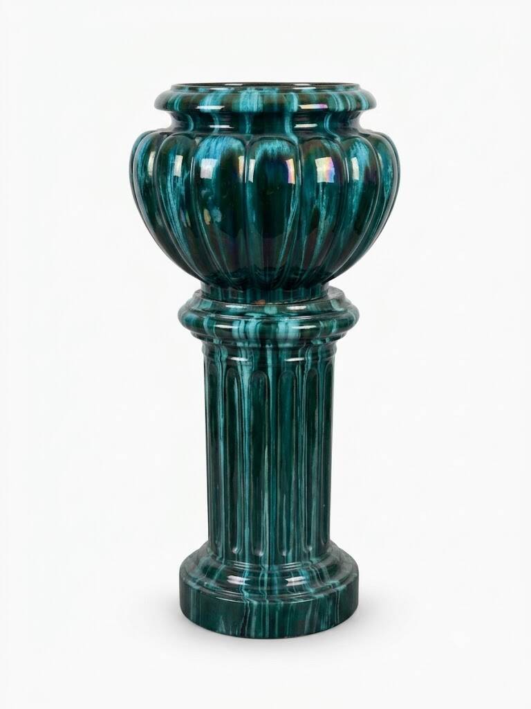 Large cache-pot on a ceramic column – In the style of Clément
