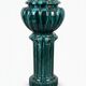 Large cache-pot on a ceramic column – In the style of Clément
