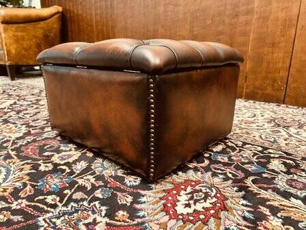 Chesterfield ottoman slipperbox