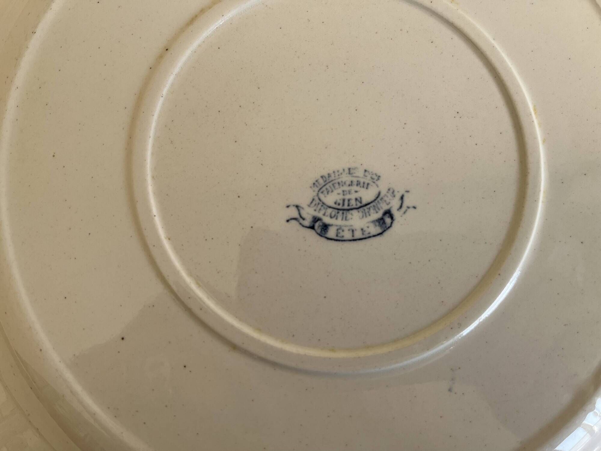 Pair of poppy dishes, Summer decoration, Gien earthenware from the 19th century.
