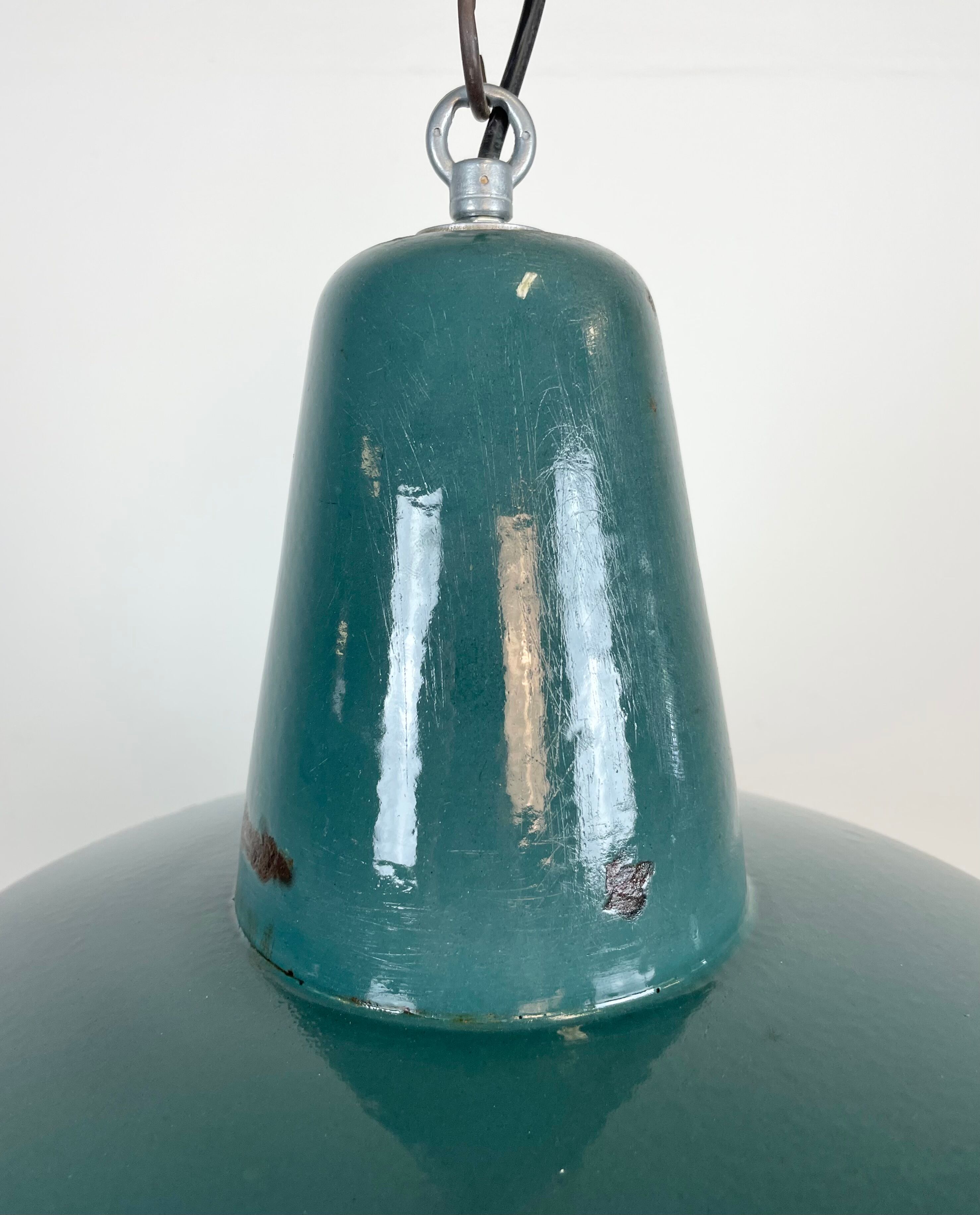 Lampe d'usine industrielle en émail vert, années 1960