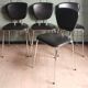 Suite de 4 chaises cuir synthétique noir & galon nacré