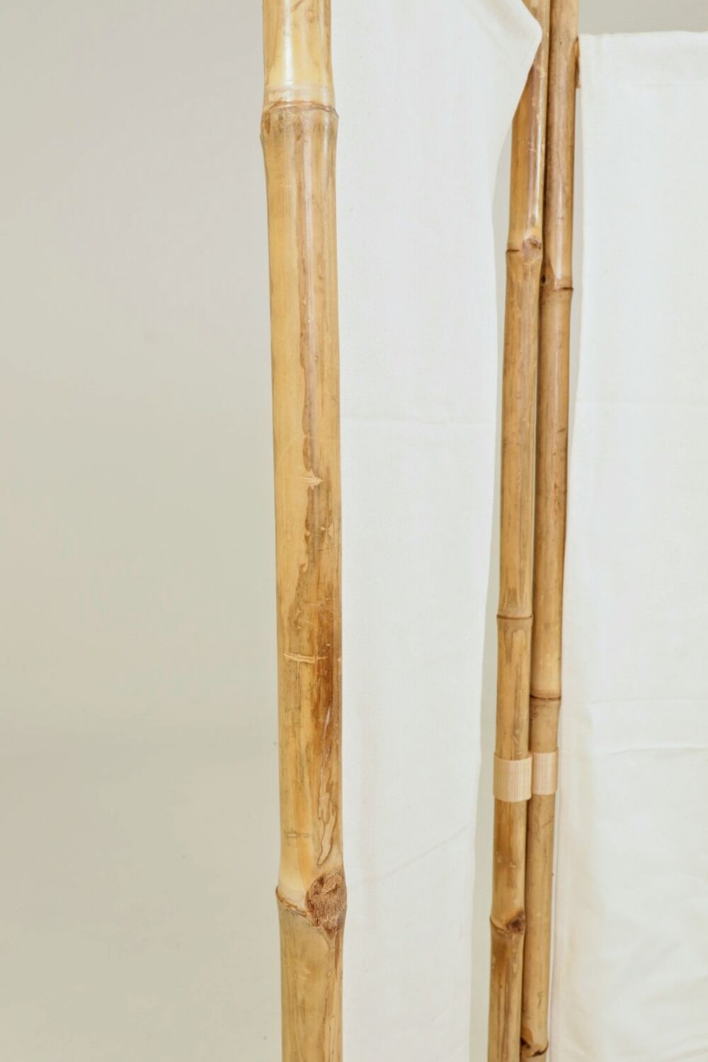 Bamboo screen with 3 frames in beige fabric.
