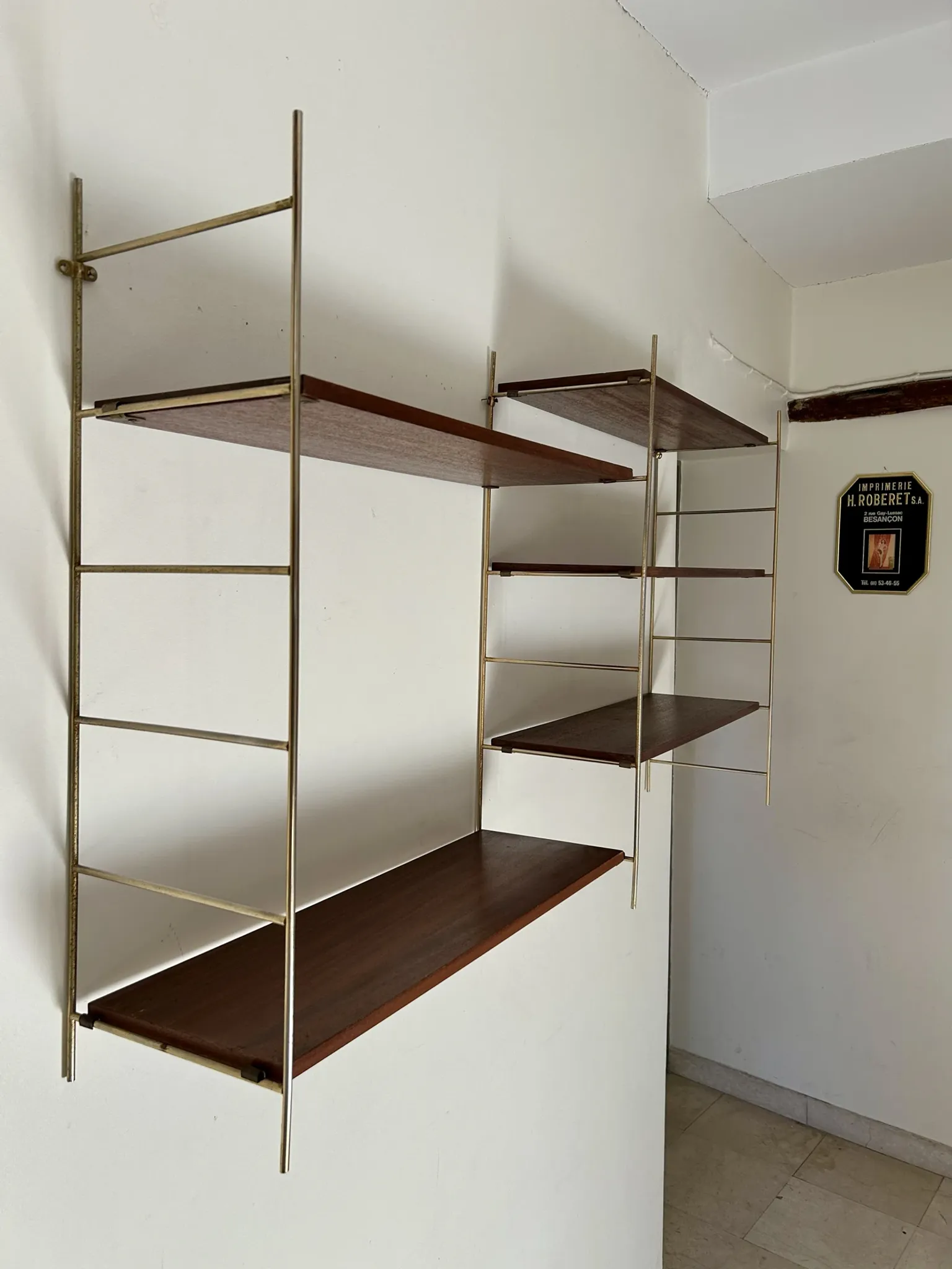 Double shelf in Tomado style