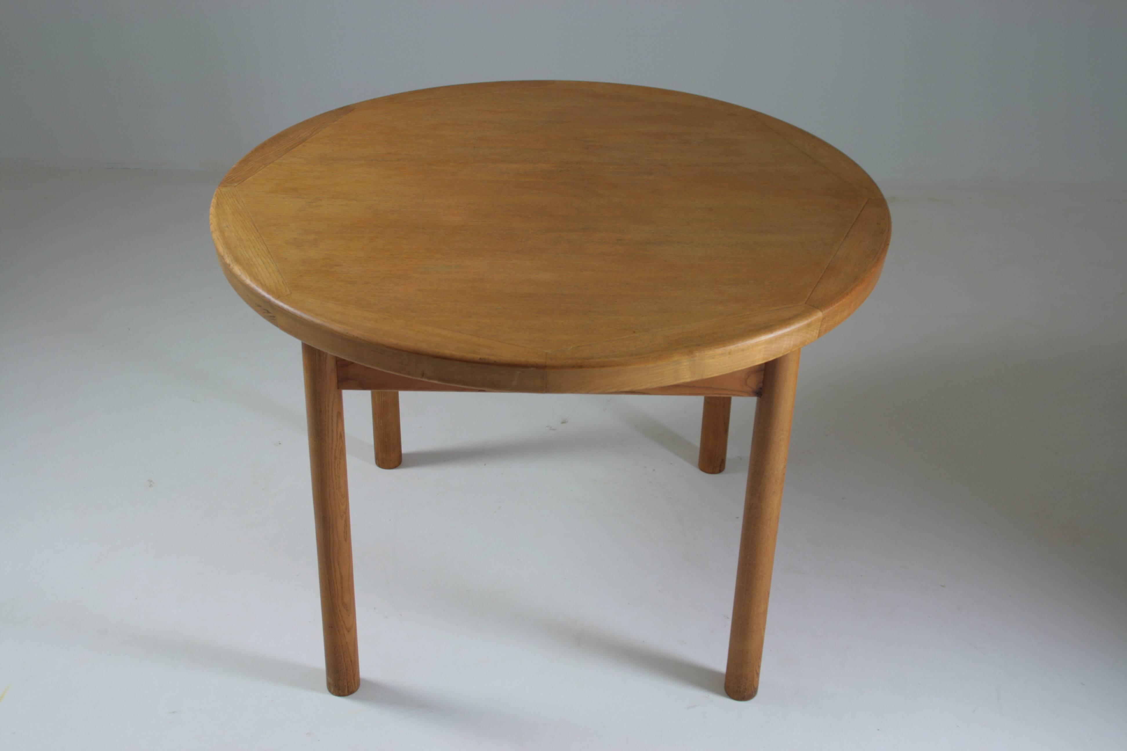 Round table model Dordogne by Robert Sentou, France