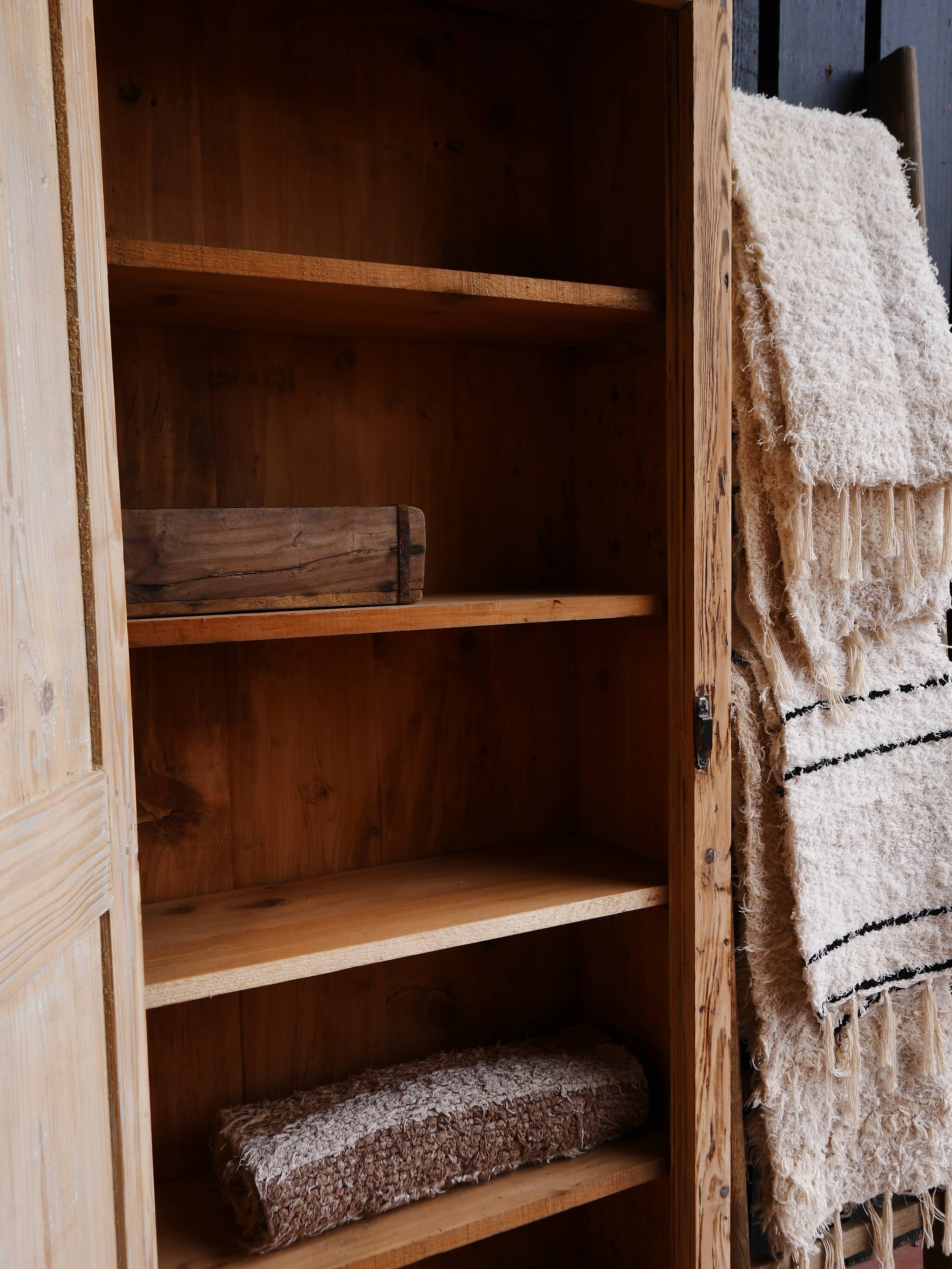 Single-door wardrobe / cupboard