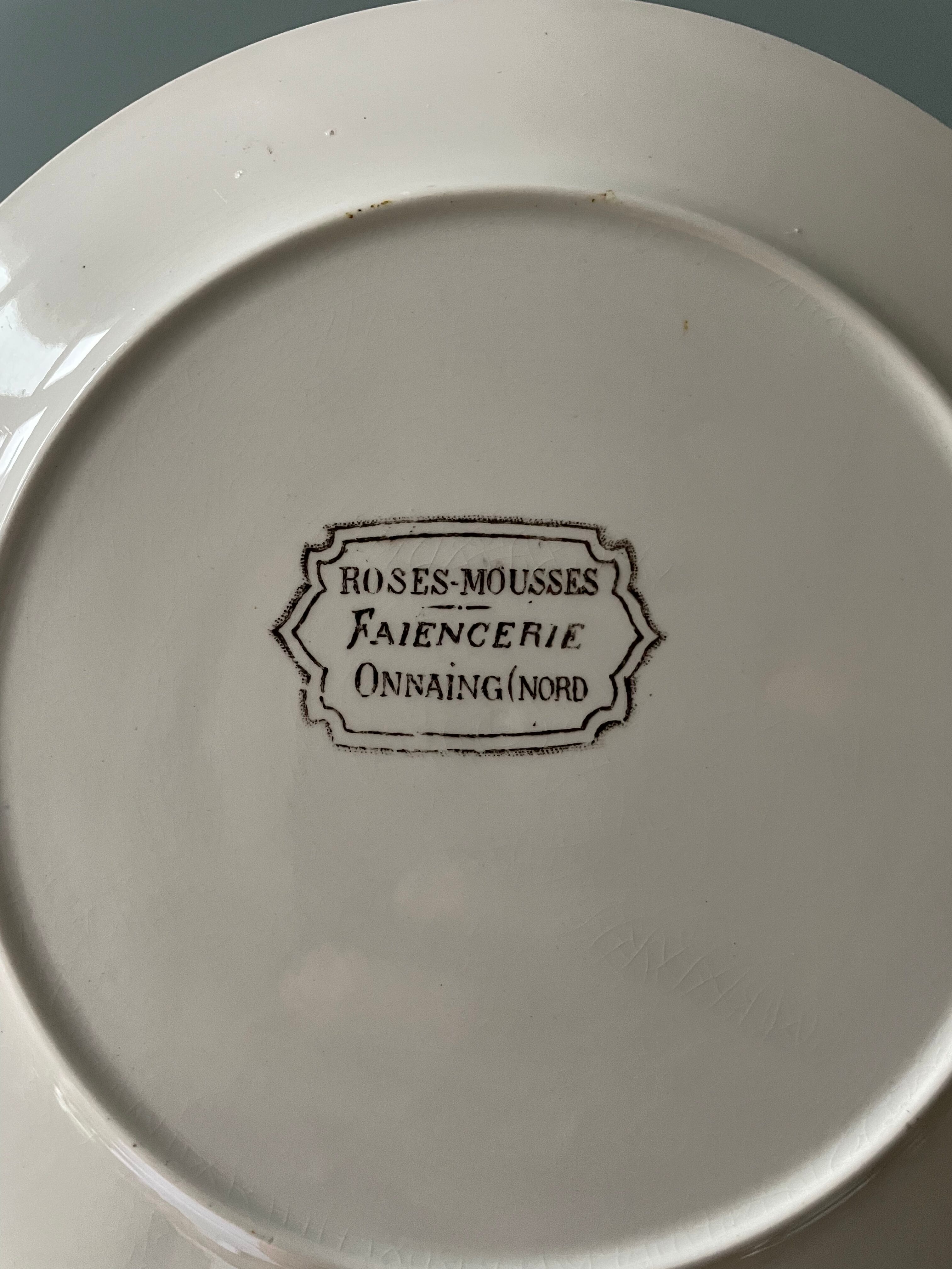 Set of 10 flat plates Terre de Fer Faïence d'Onnaing, model Roses-Mousses