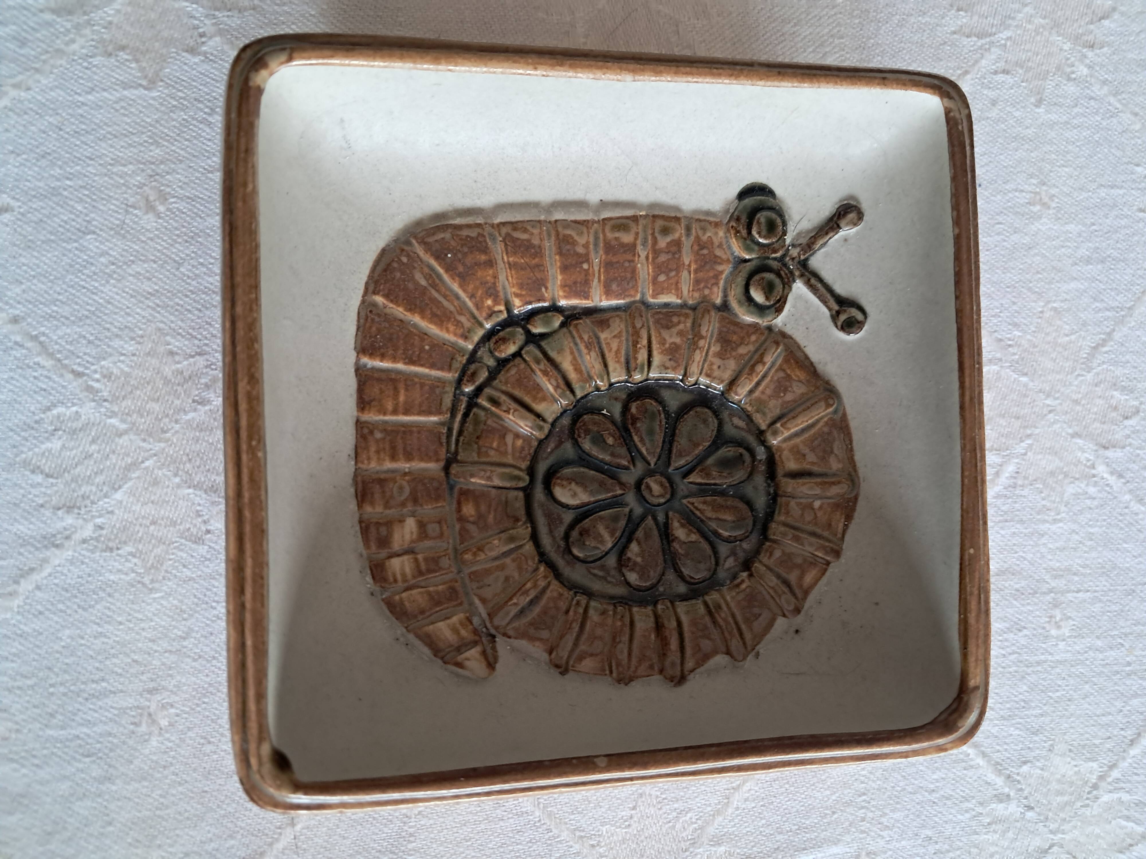 Vintage snail catchall