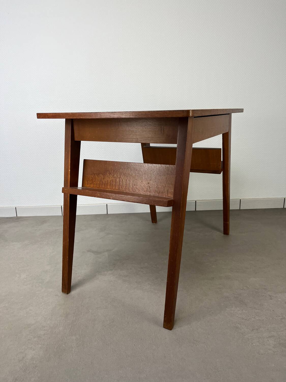 Compass leg desk, 1950s wood reconstitution style.