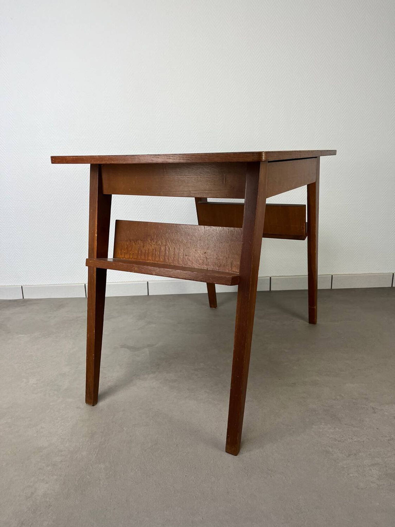 Compass leg desk, 1950s wood reconstitution style.