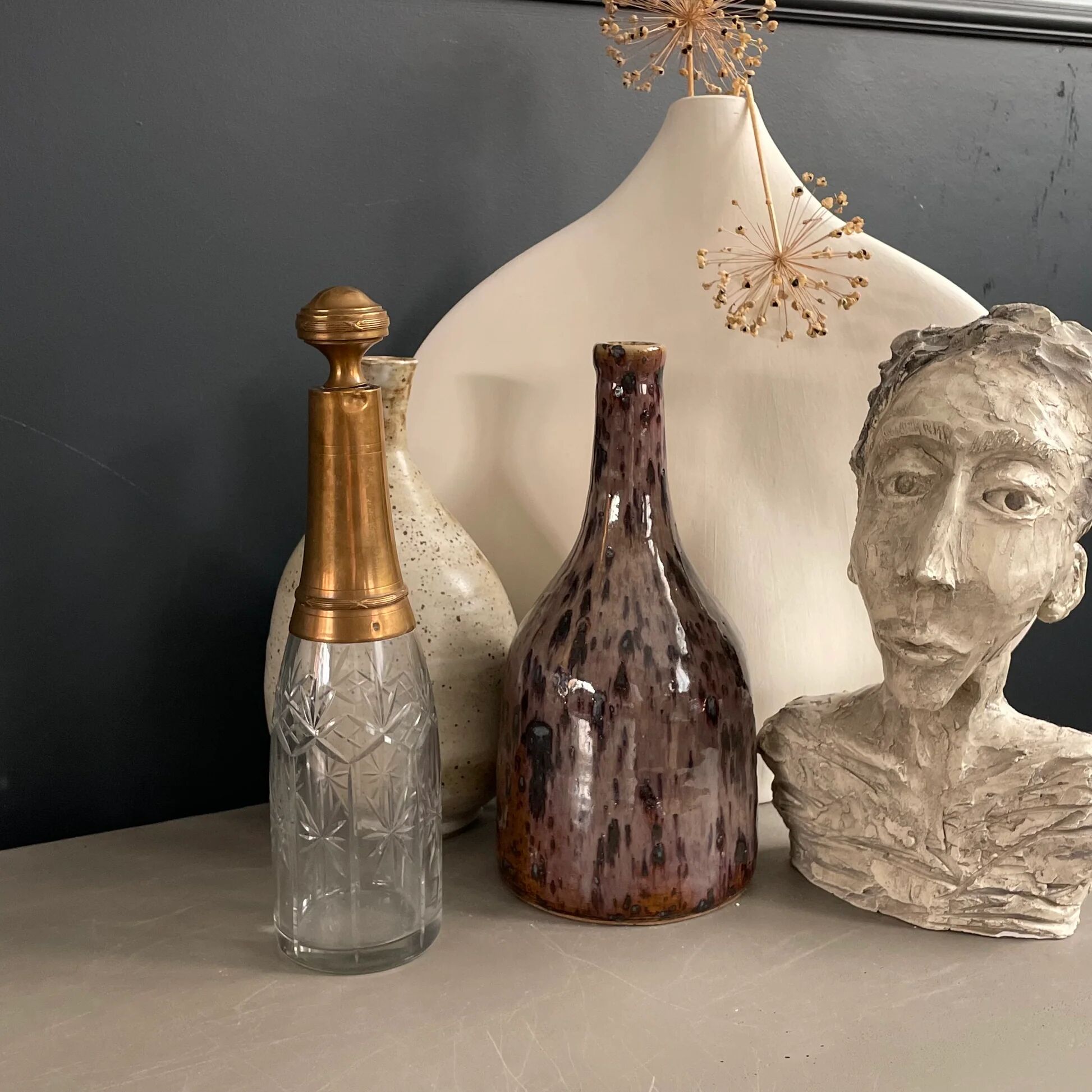 Bouteille flacon en verre ciselé et cuivre