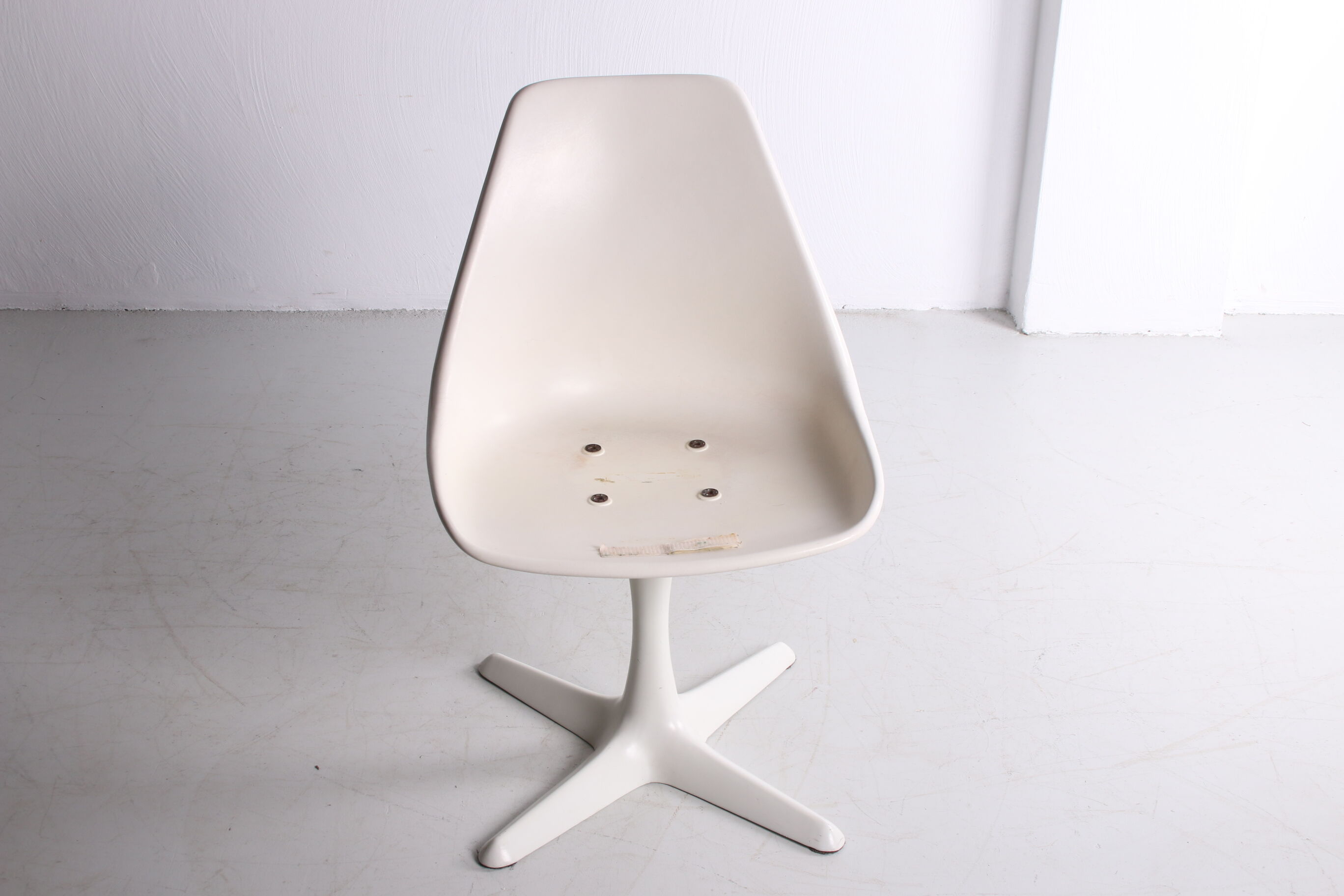 Set of table with 4 chairs designed by Maurice Burke made by Arkana