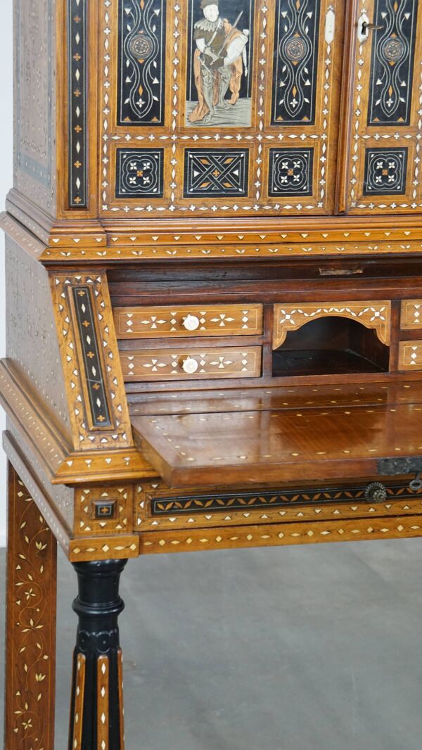 Secrétaire italien ancien marqueté de style mauresque, vers 1860