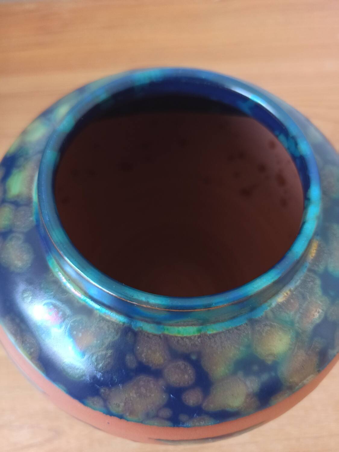 Hand-turned stoneware vase – Iridescent glaze
