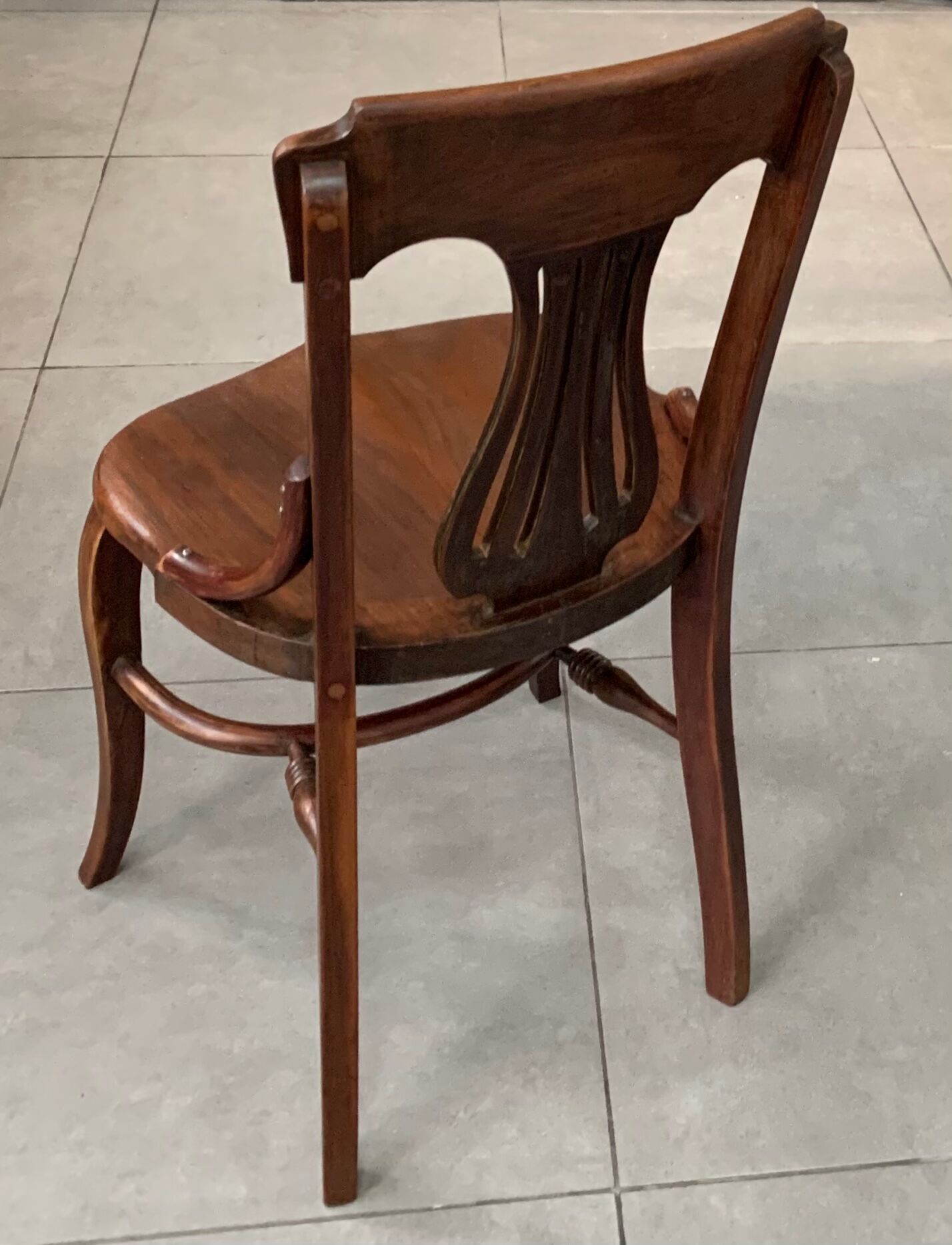 So-called "American" 1930s chair
