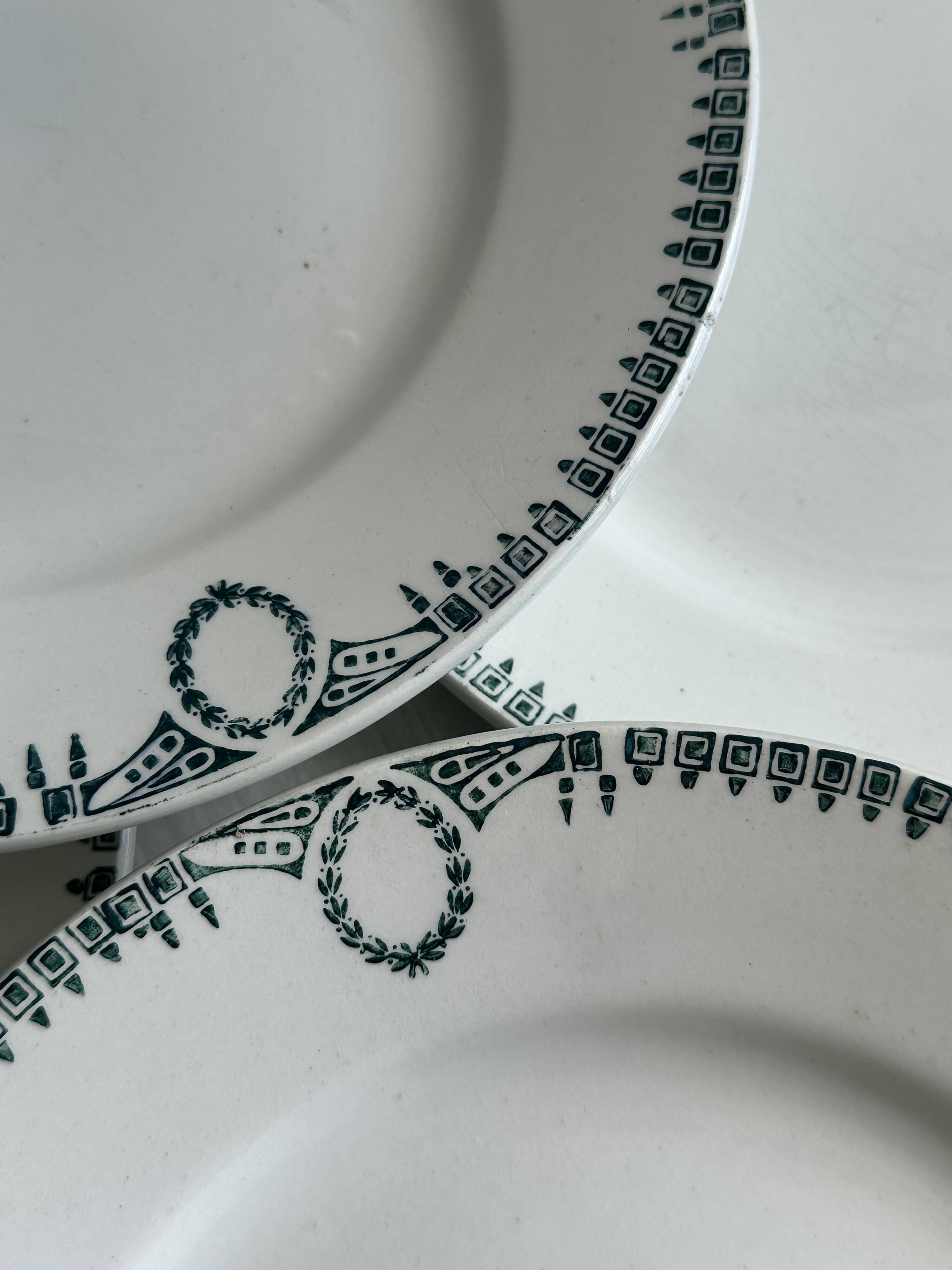 6 earthenware dinner plates, green decor, St Amand Nord iron earth.