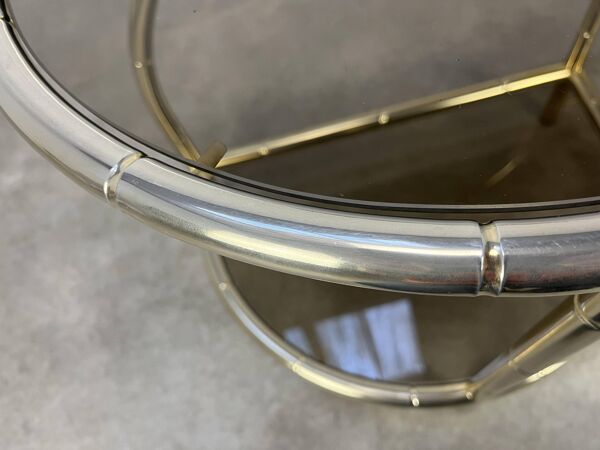 Table d'appoint bambou Hollywood Regency, dorée et verre fumé, 70's