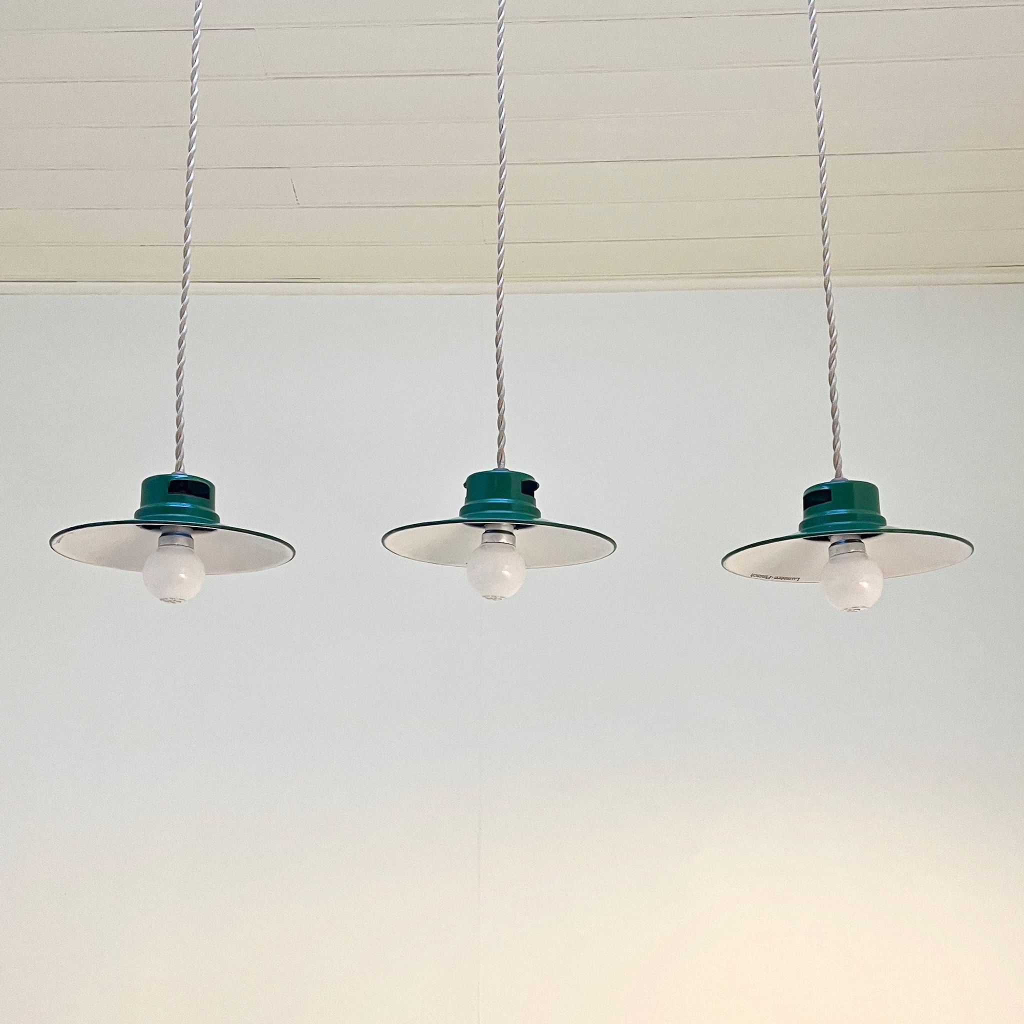 Enamelled industrial hanging lamp