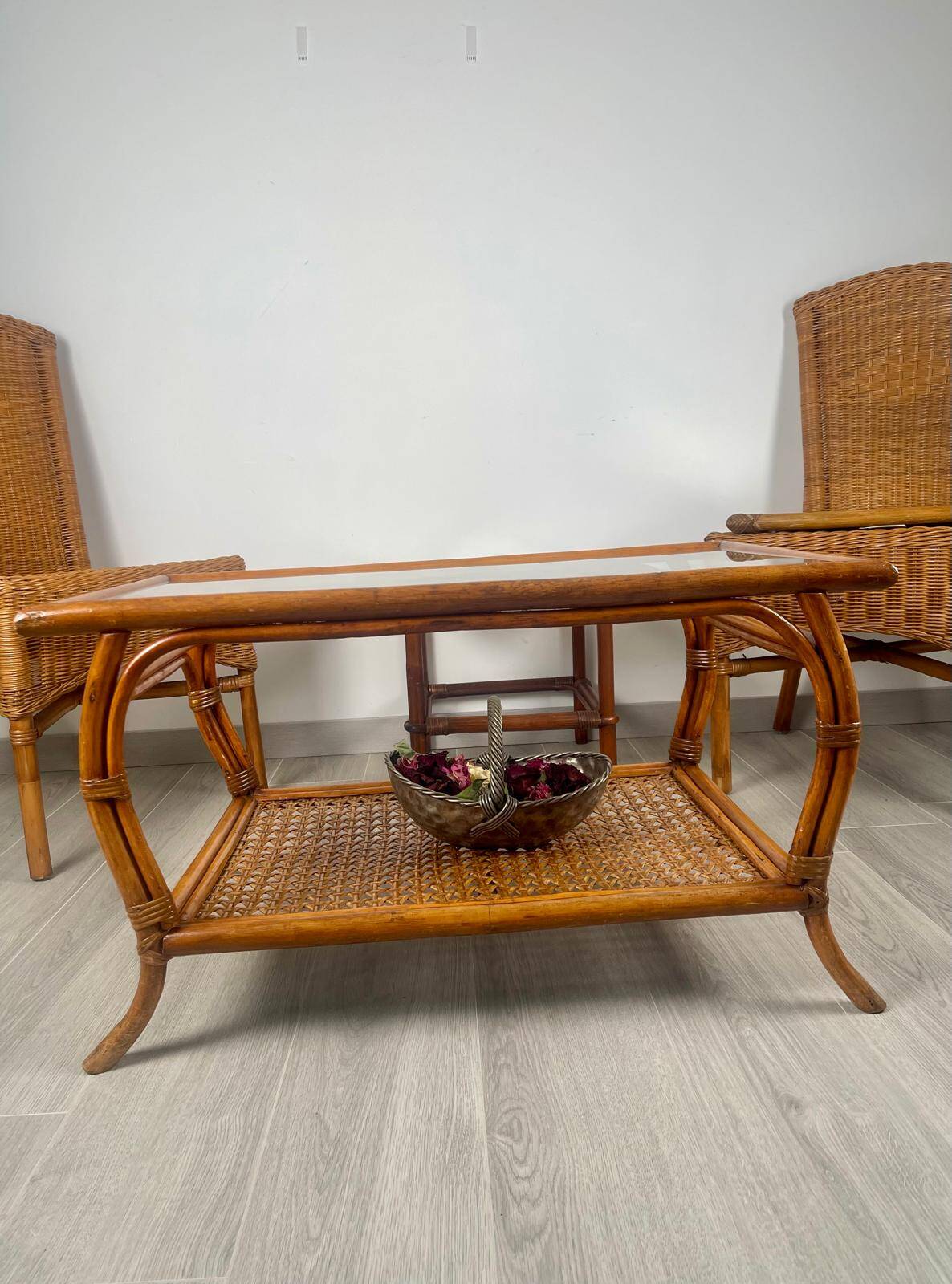 Vintage rattan & glass coffee table – 86 cm – authentic charm