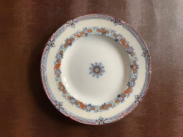 6 old English dessert plates, Wedgwood Bone, Australian model, early 20th century