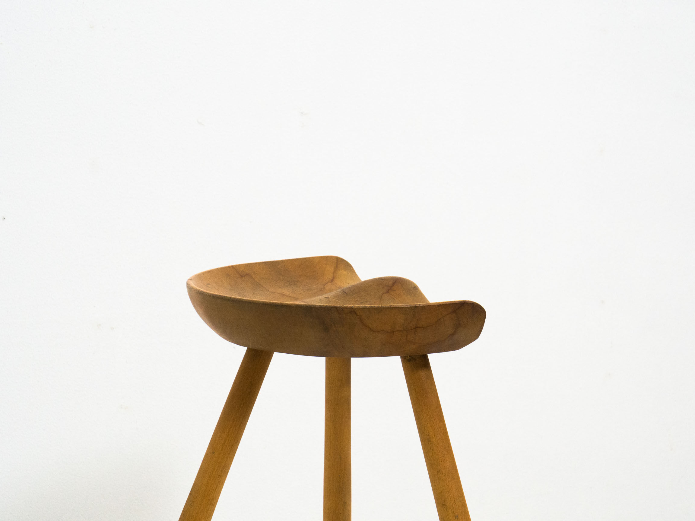 Tabouret sculptural en bois de hêtre design danois