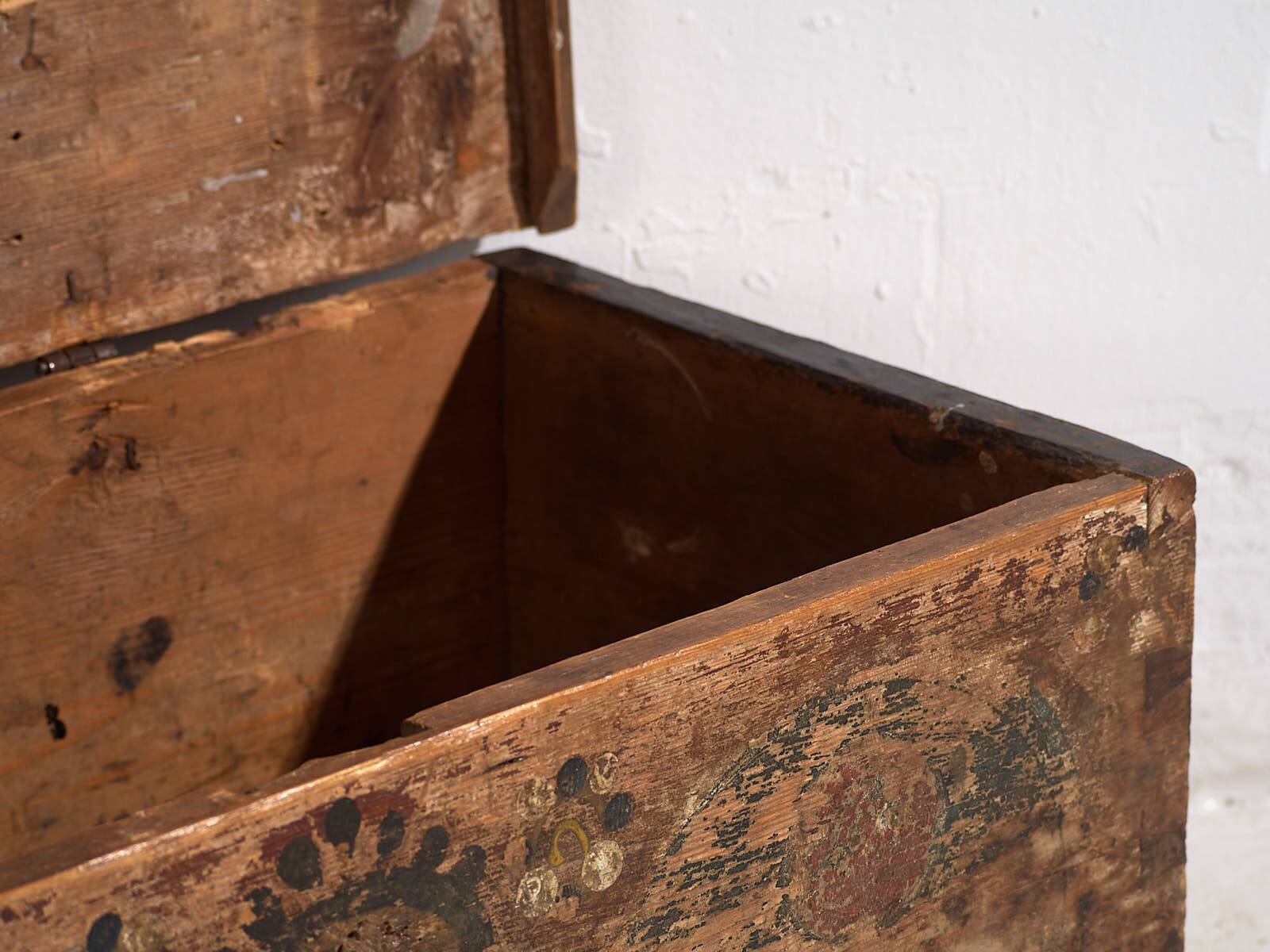 Antique chest painted with floral motifs (c.1900) #72