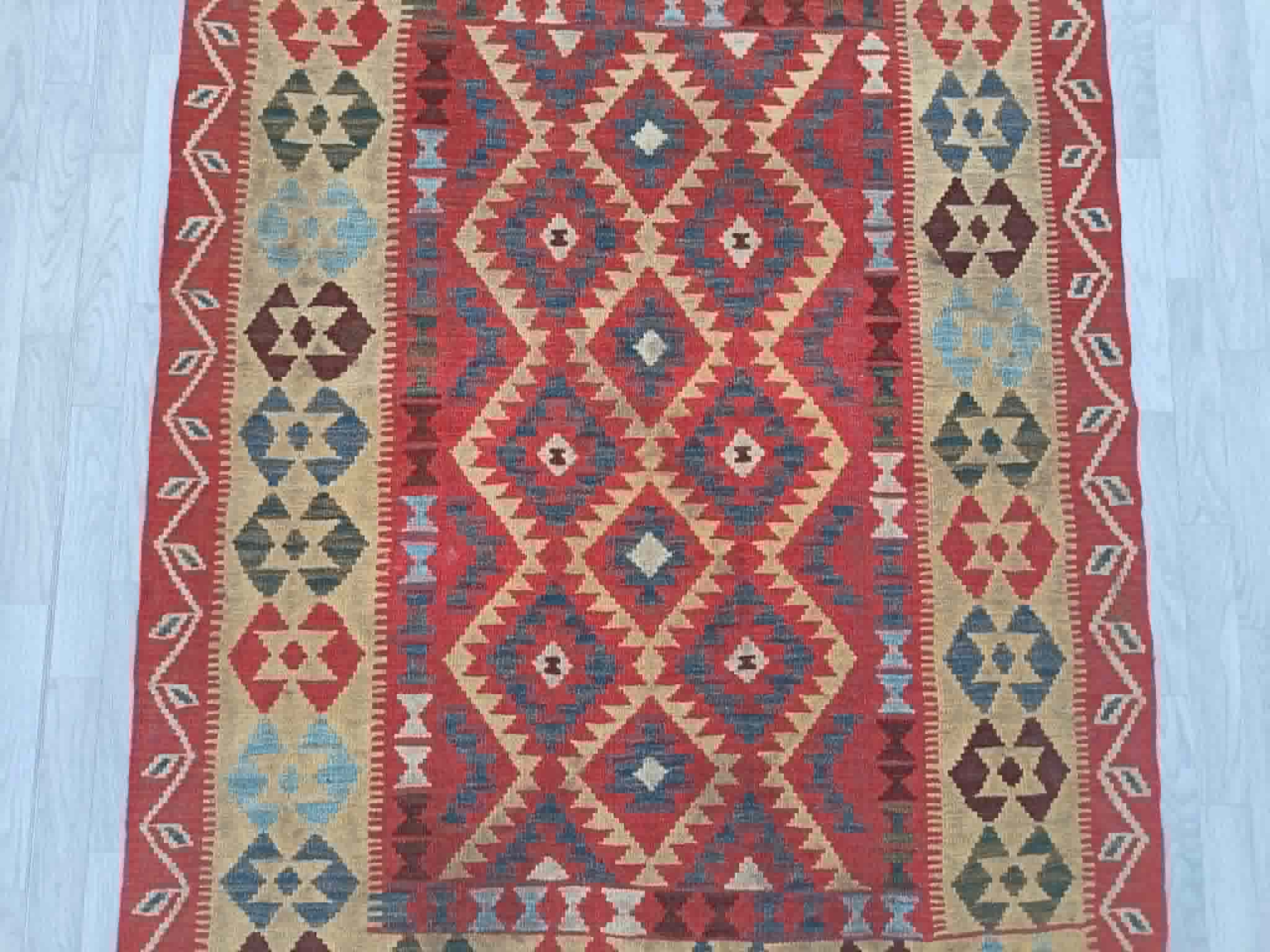 Handmade Persian Gashqaï carpet