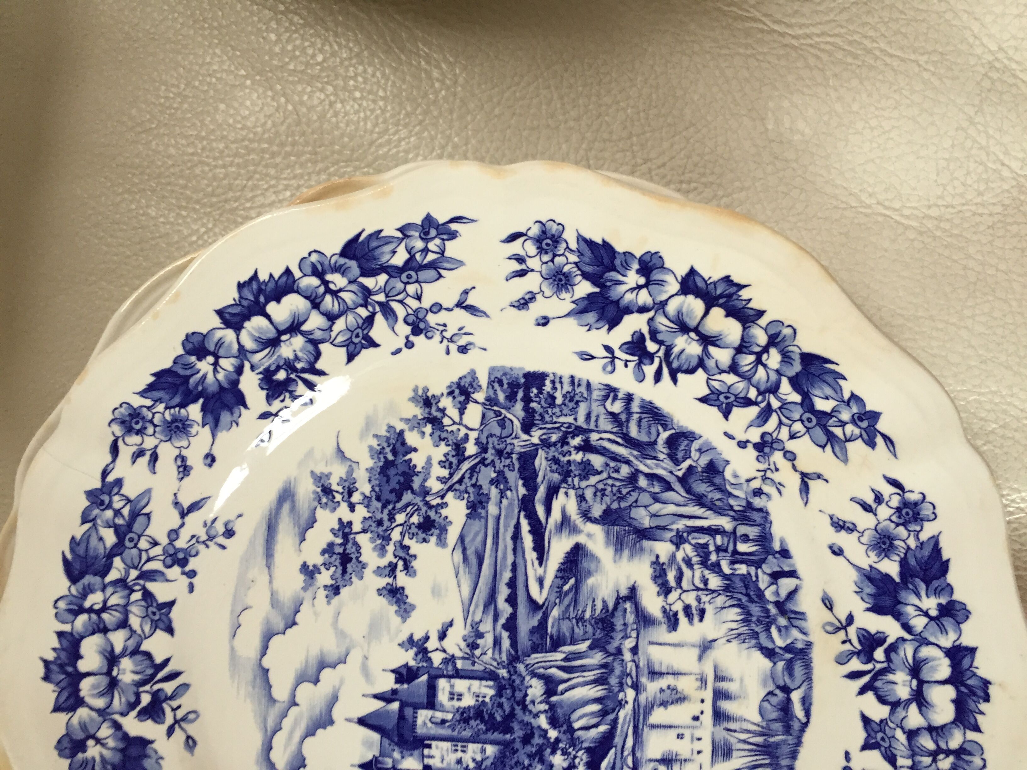 Twelve vintage flat plates Sarreguemines Model Castle