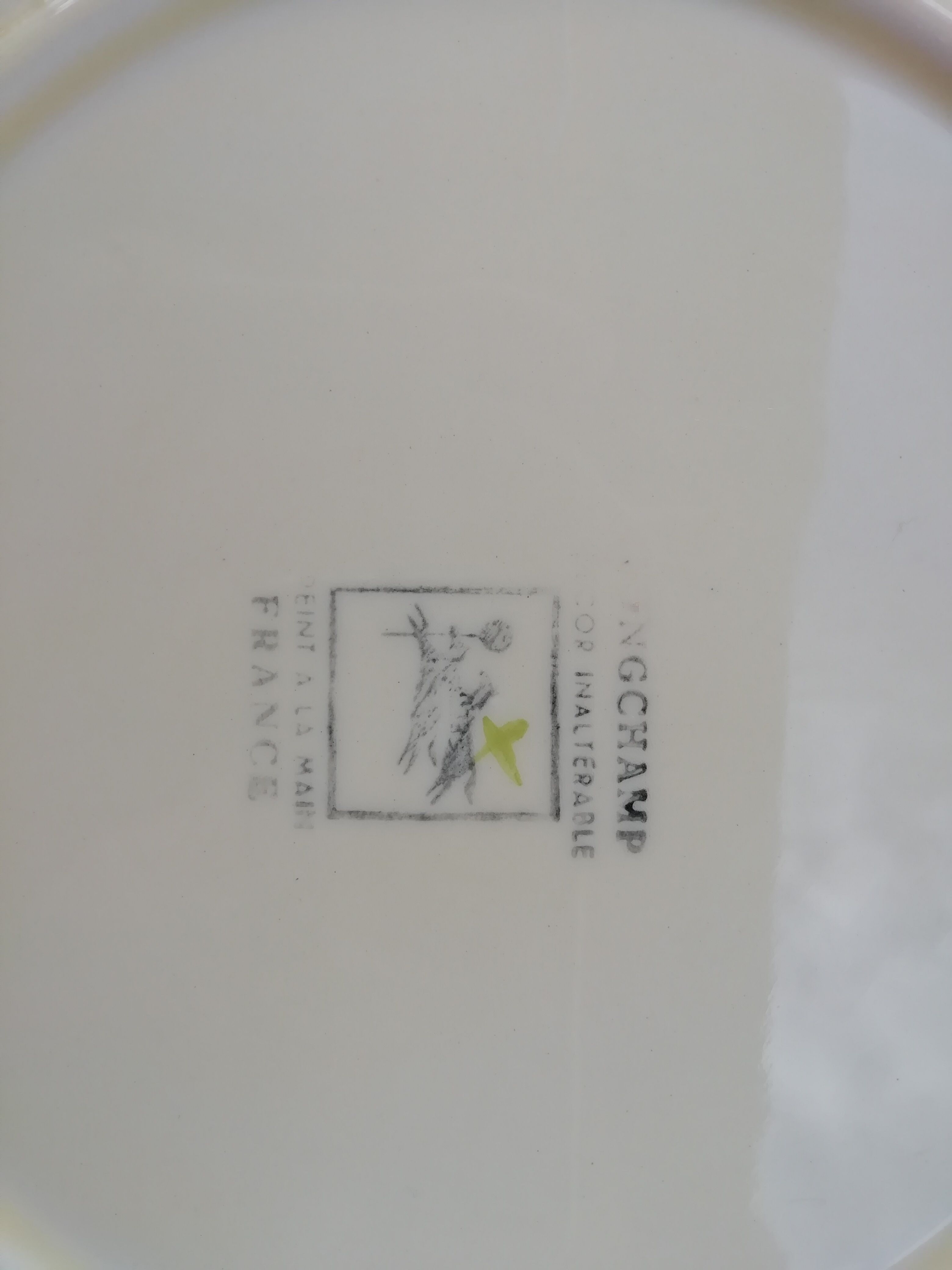 Round longchamp dish