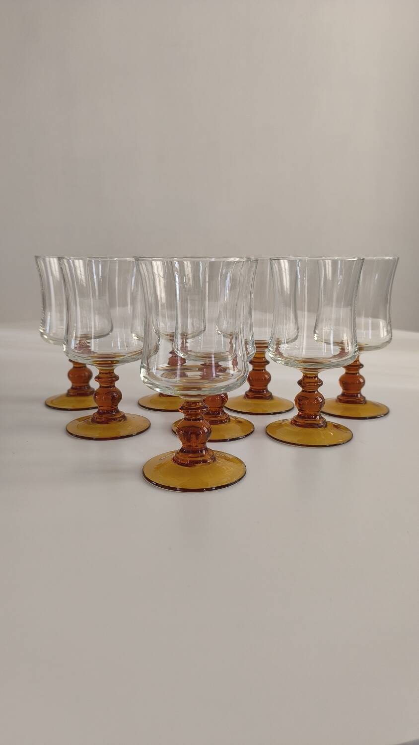 Set of 8 Arcoroc France stemmed glasses