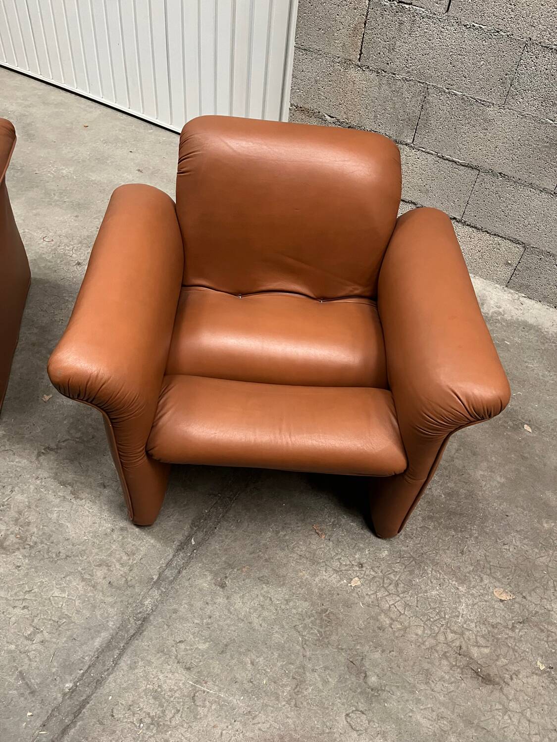 Paire fauteuils cuir design italien