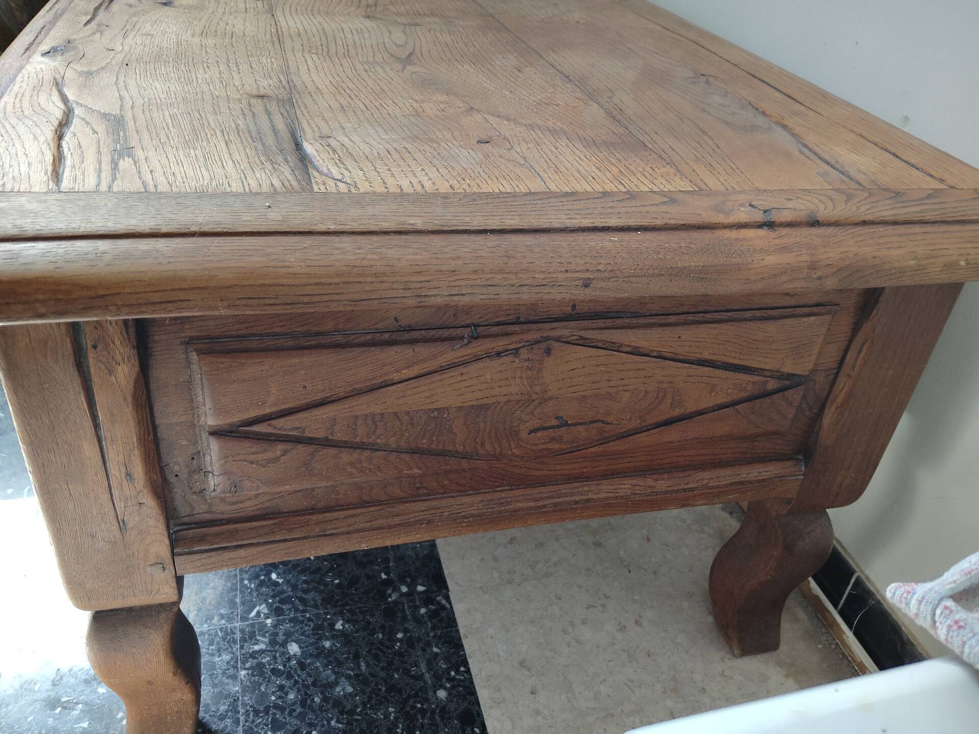 Rustic oak coffee table – Apothecary spirit – 19th century