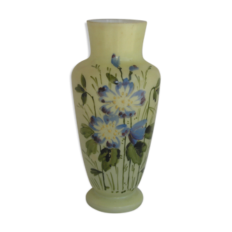 Vase opaline