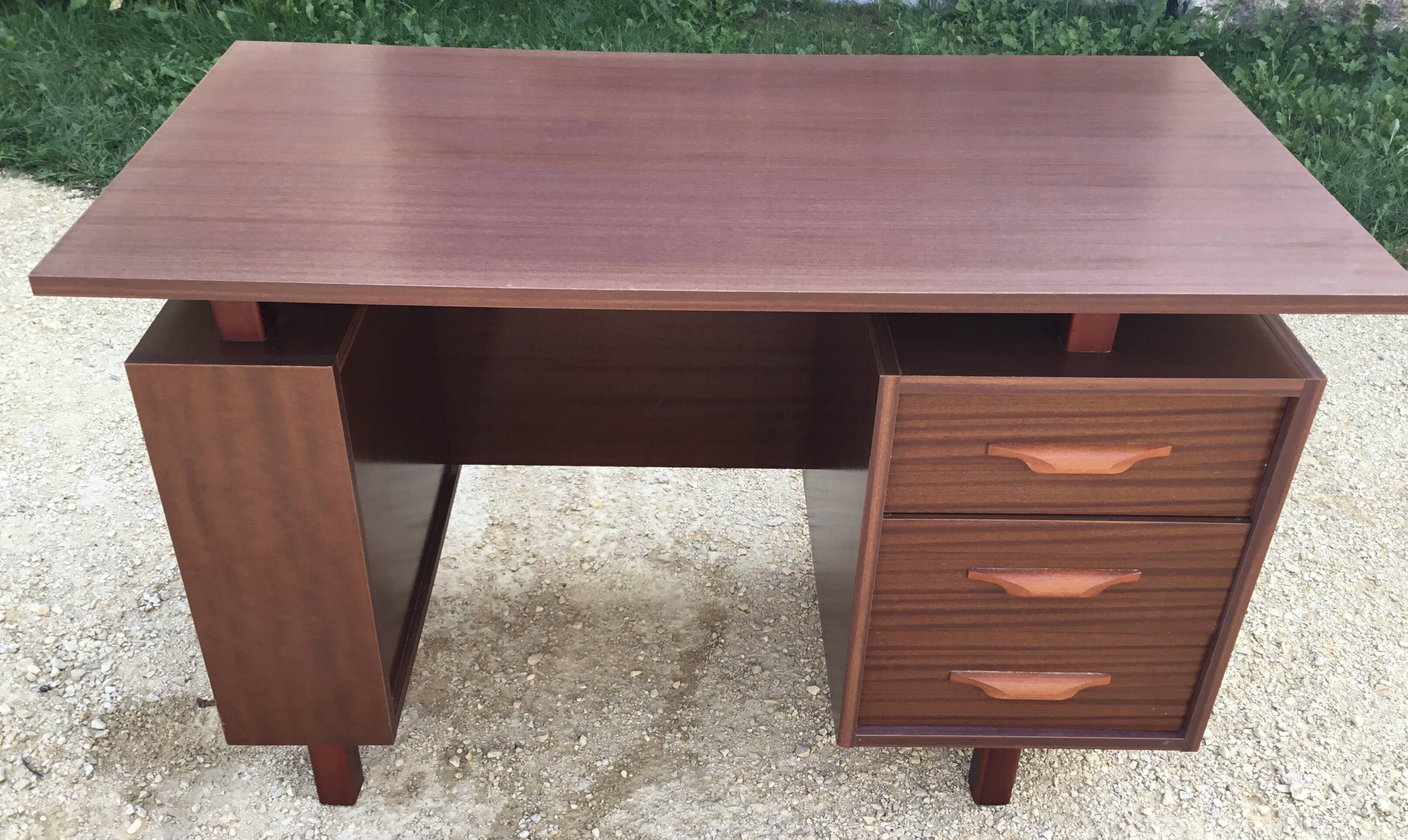 1980s mahogany veneered desk
