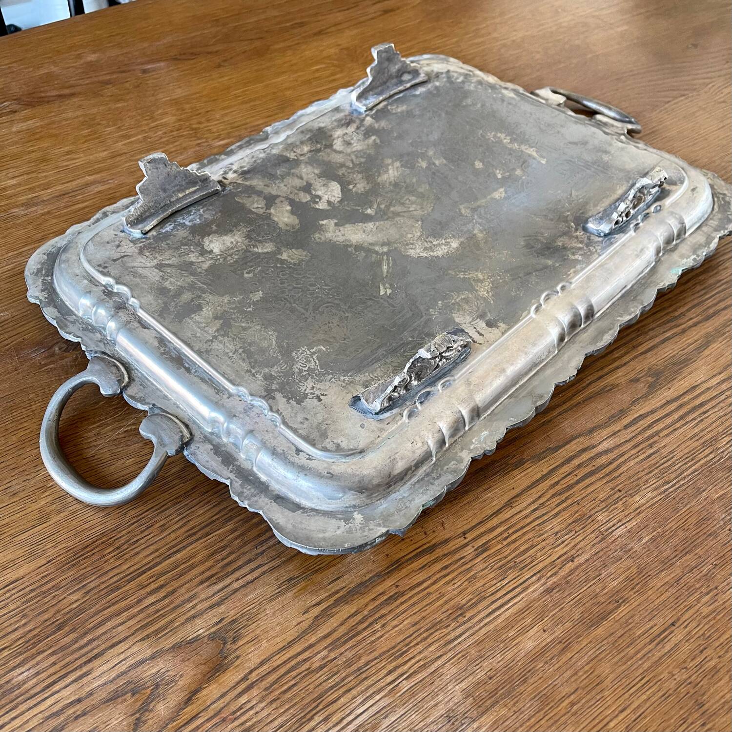 Tray on feet with handles