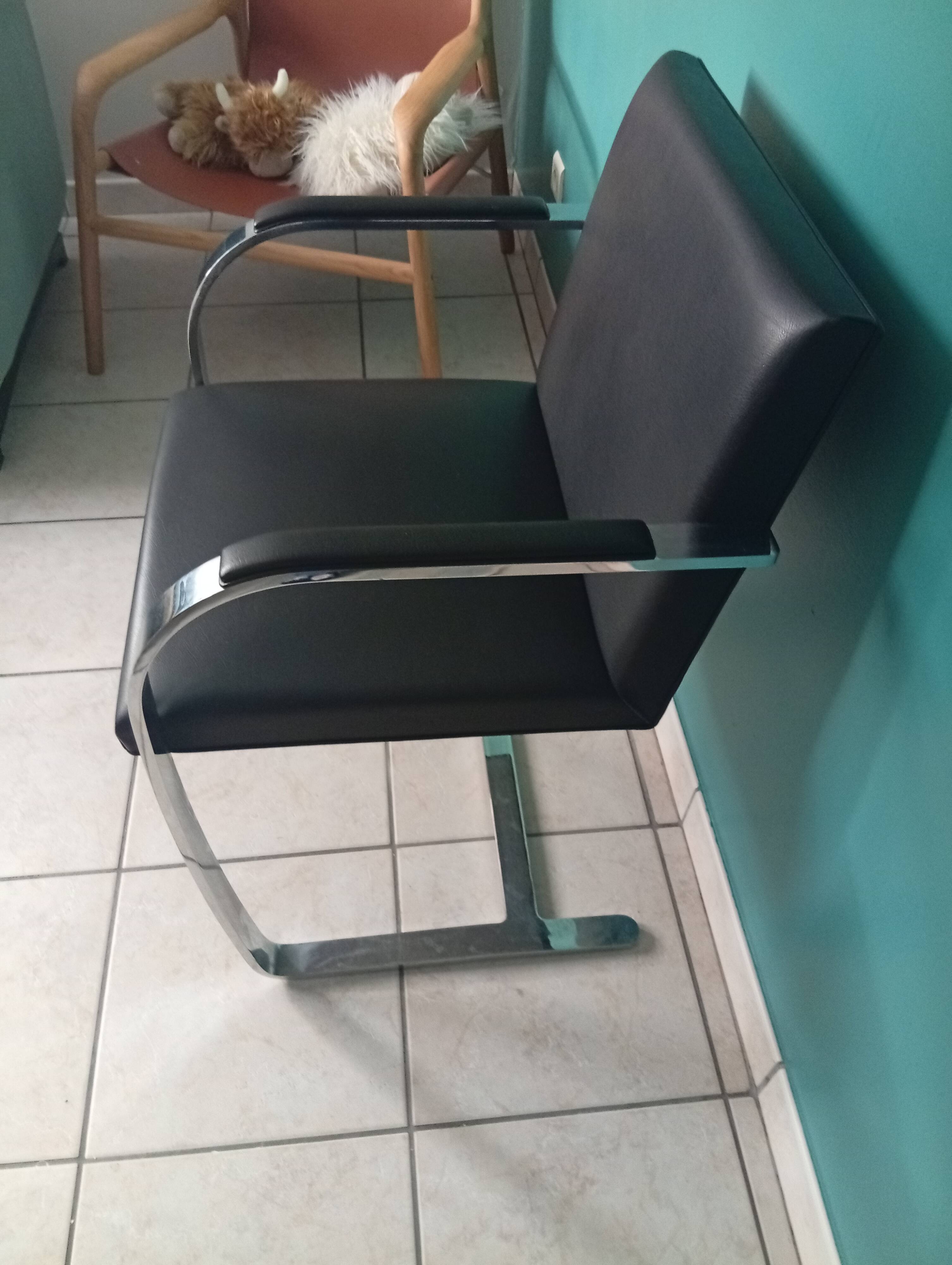 Set of 4 BRNO chairs, Mies Van Der Rohe, Knoll lot