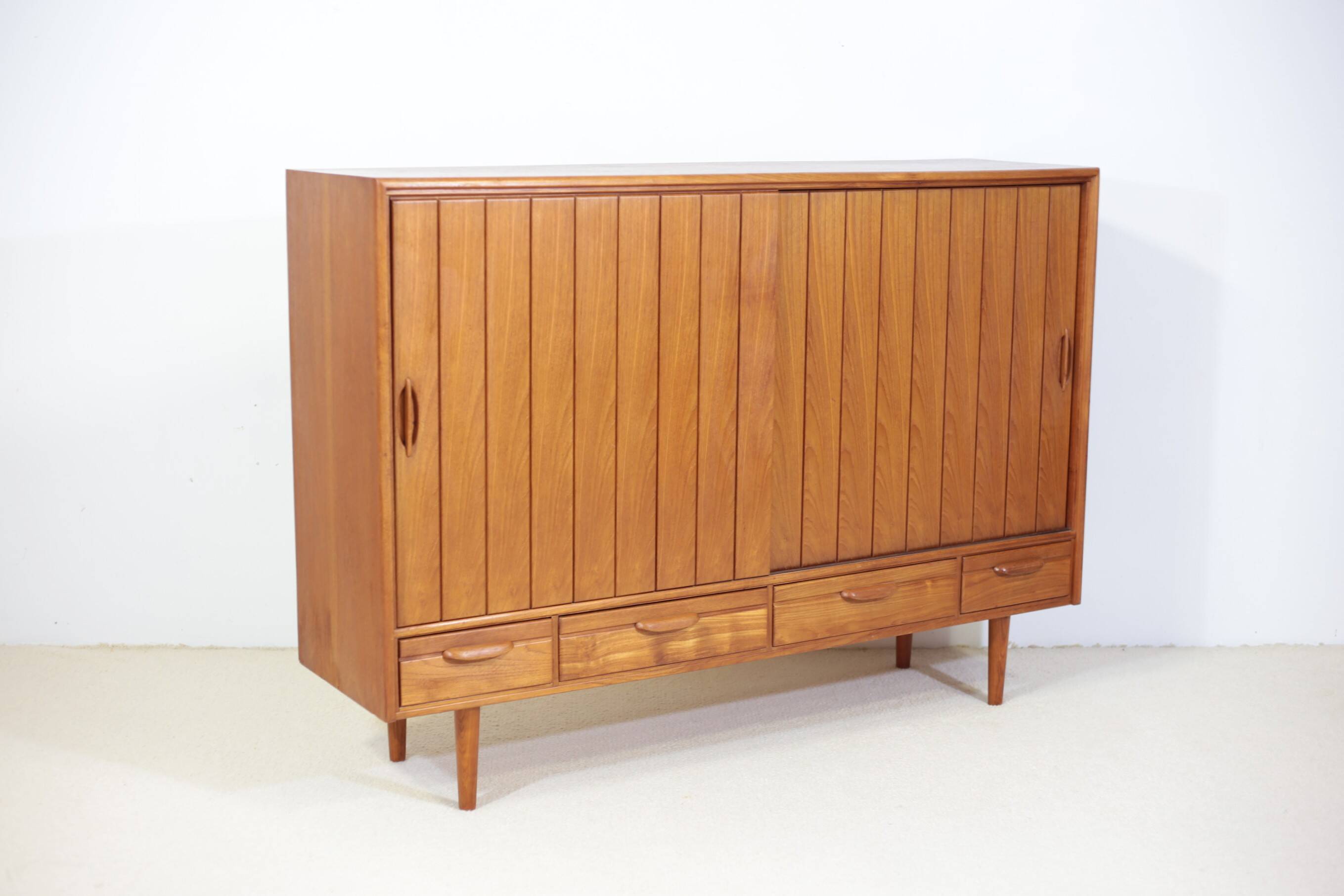 High teak enfilade