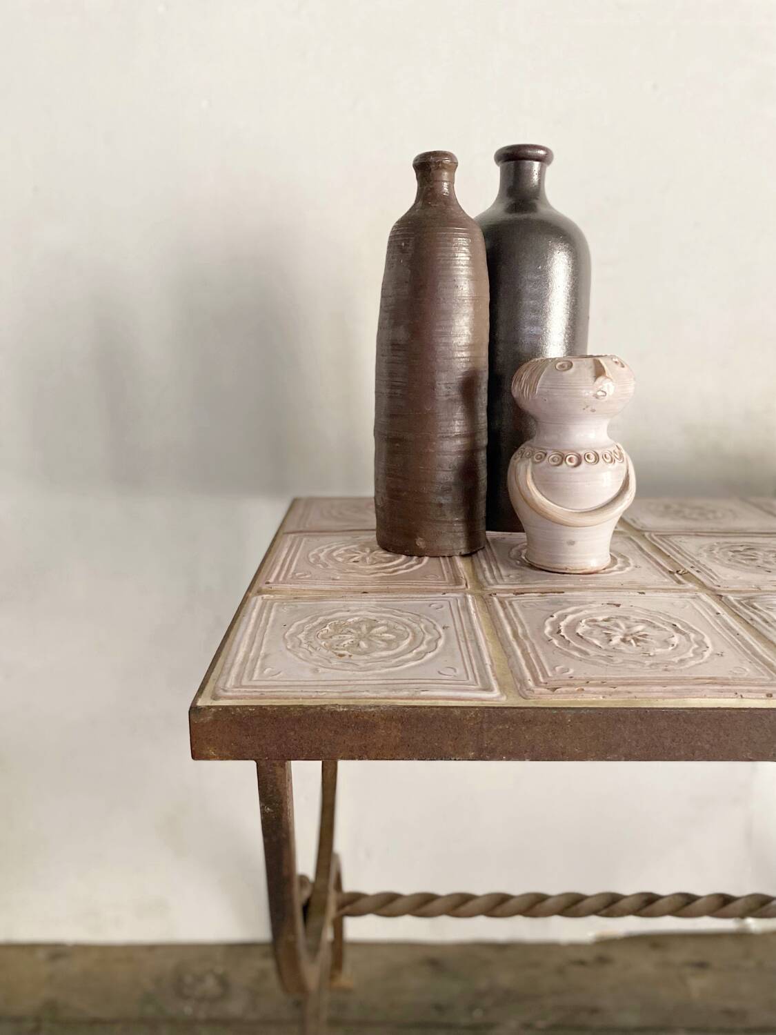 Table basse en céramique et fer forgé