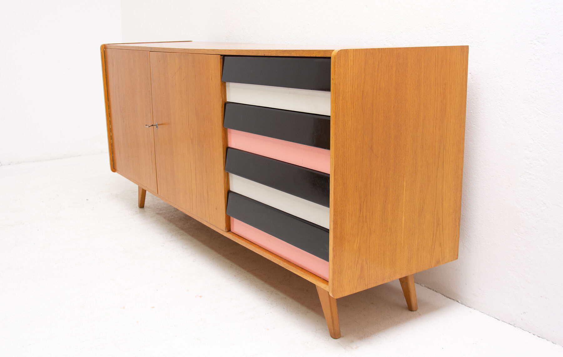 Enfilade U-460 par Jiří Jiroutek pour Interiér Praha