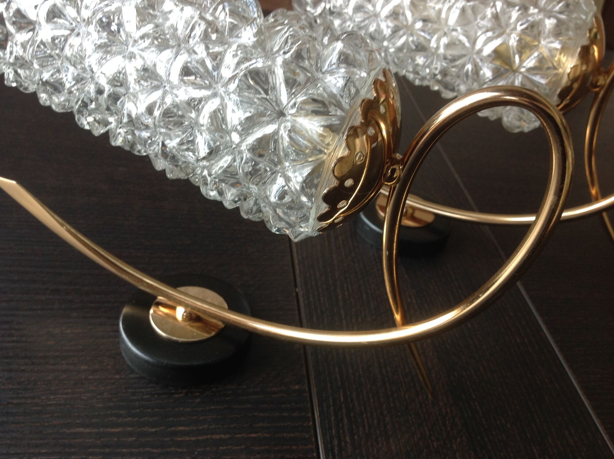 Pair of brass sconces and structured tulip glass 60/70s