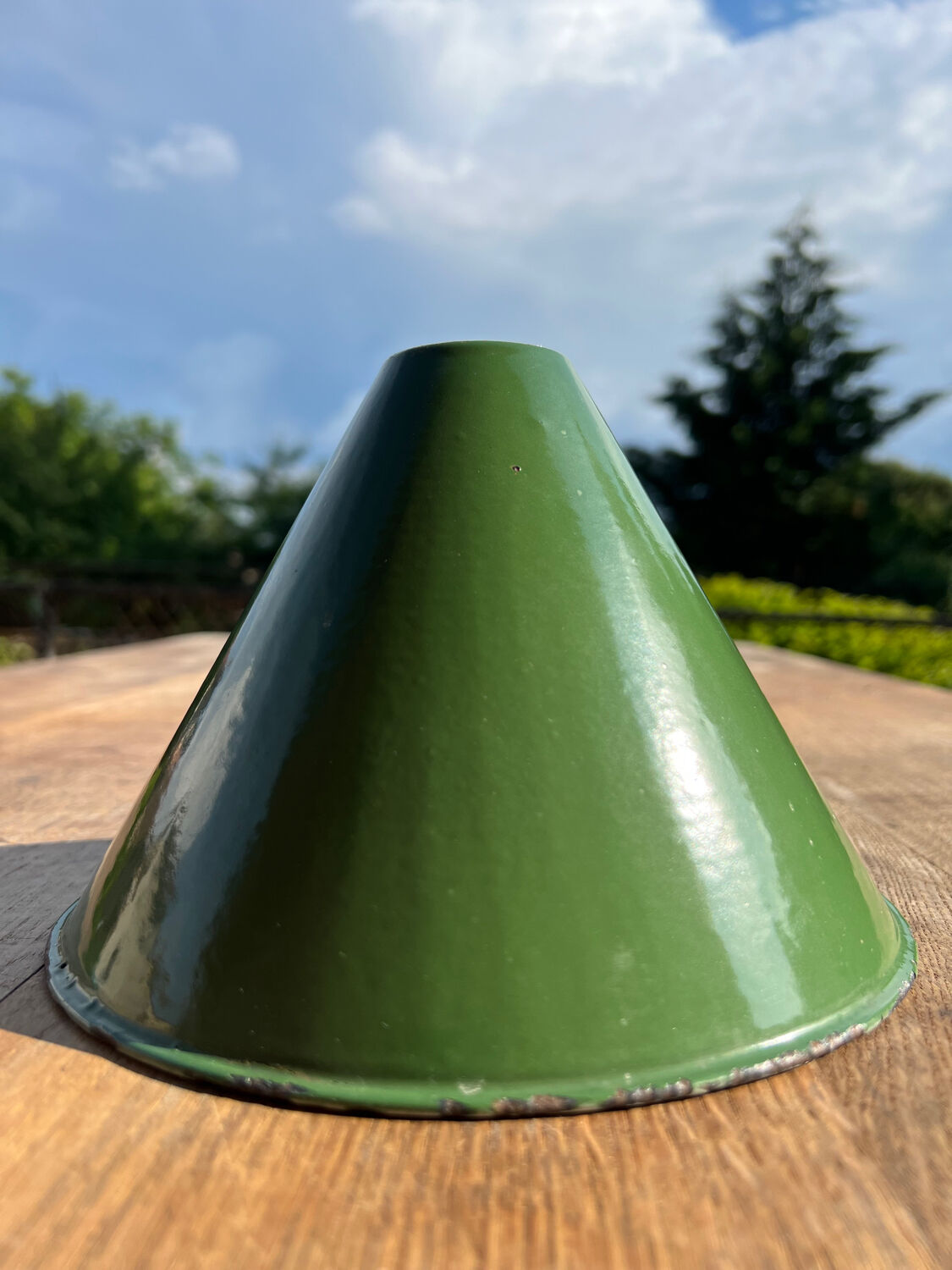 Industrial lampshade in enamelled sheet metal in conical shape