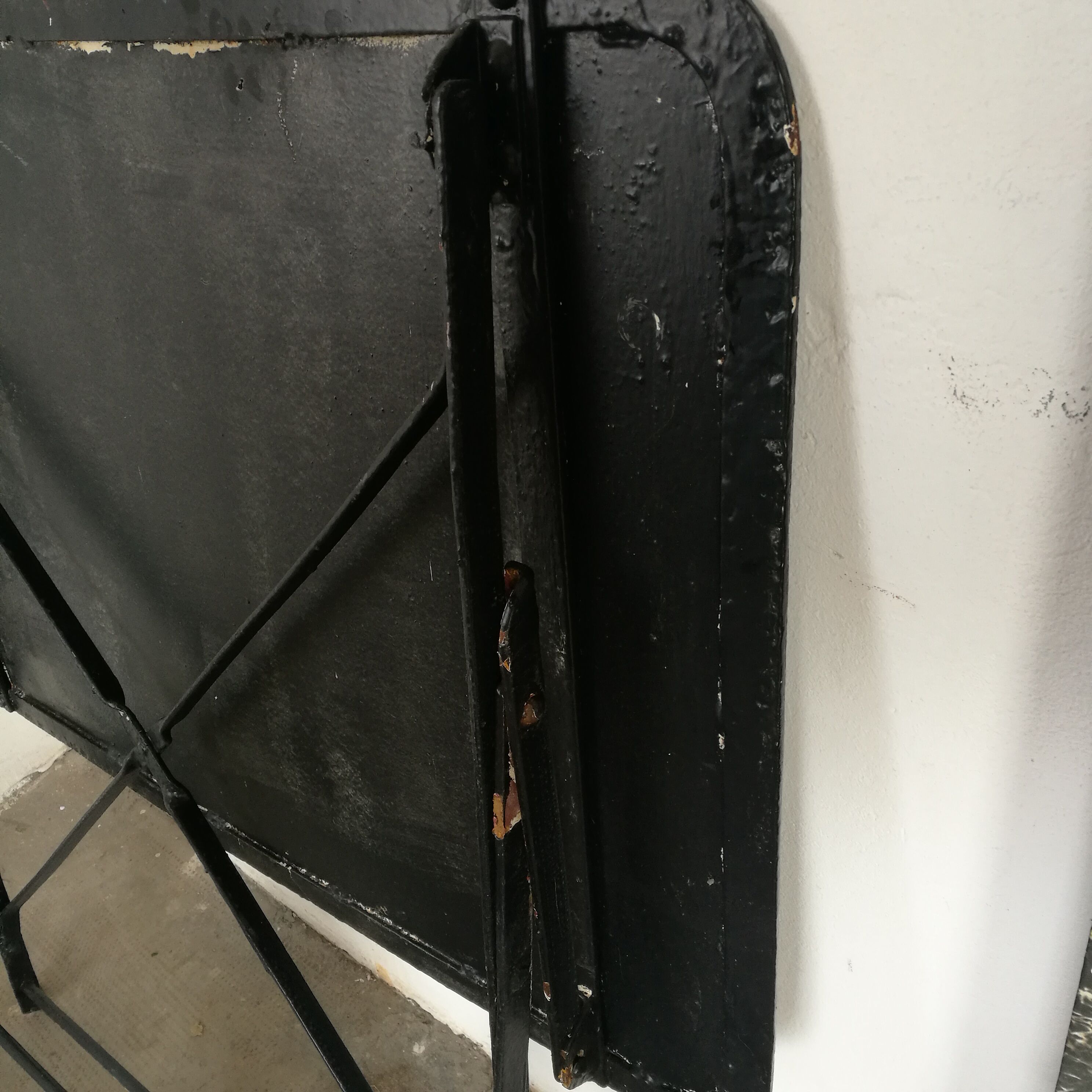 Folding garden table