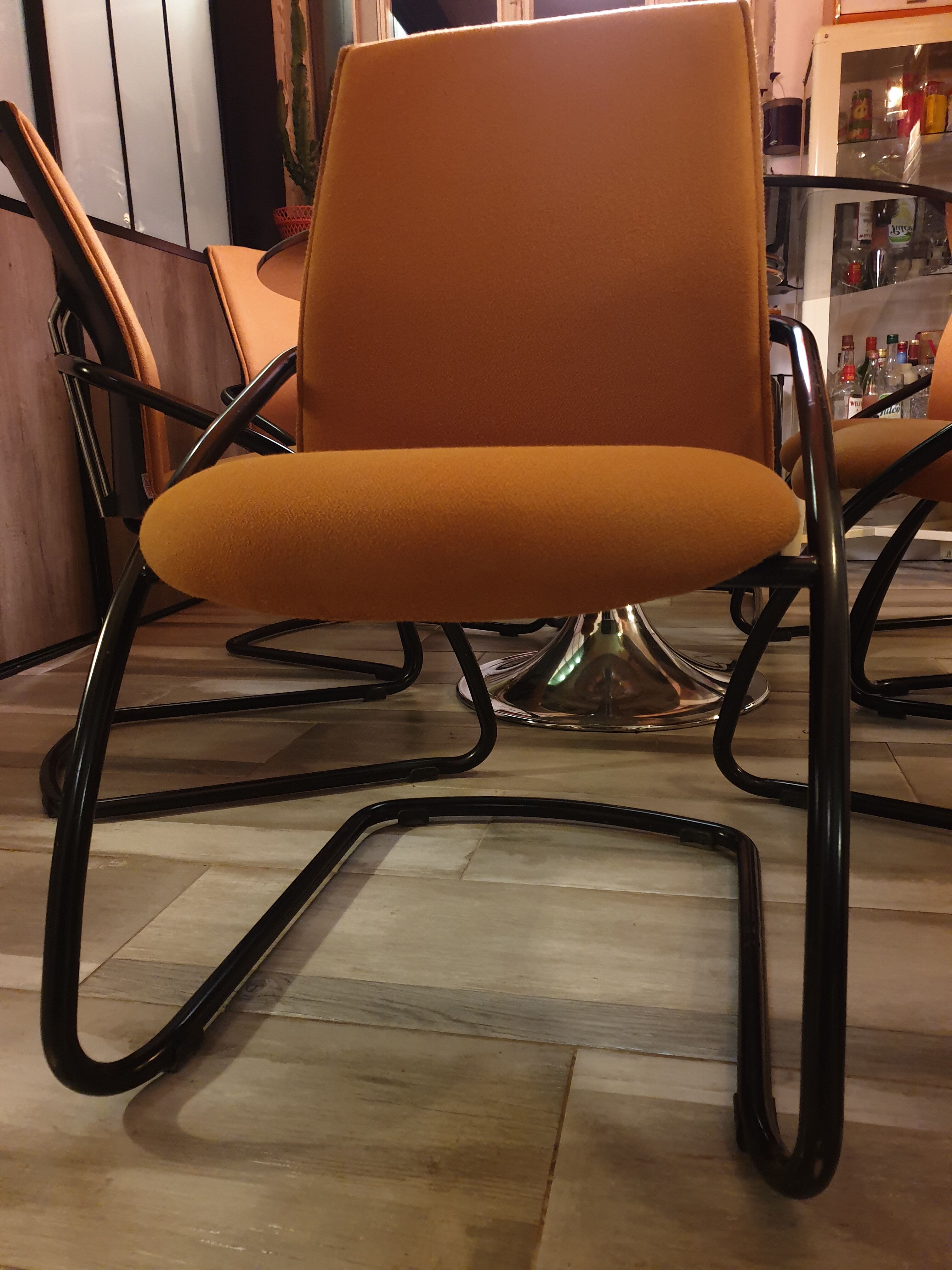 Comforto suite de 6 chaises conferences vintage 80