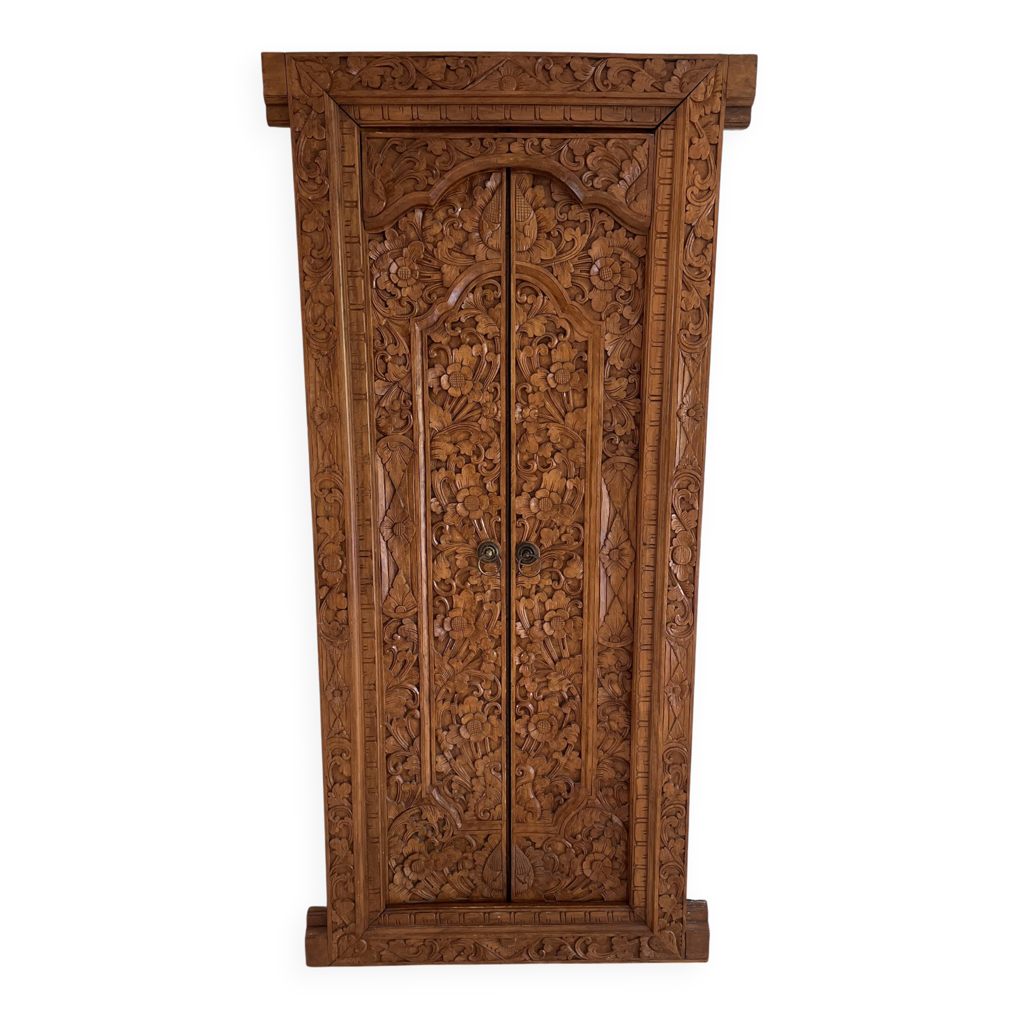 Porte sculptée