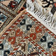 Moroccan rug made of pure wool and handmade, 220cm x 150cm.